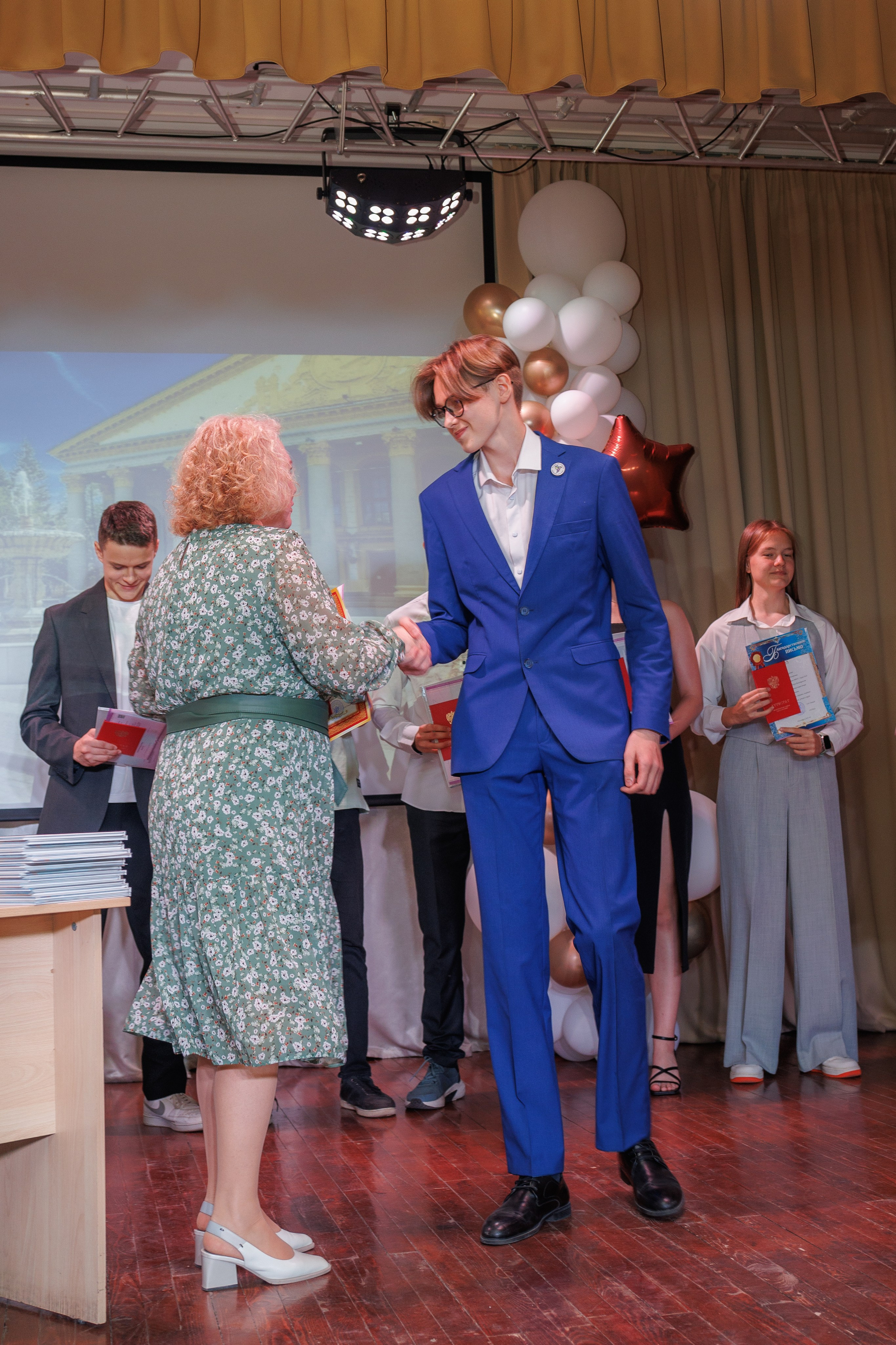 Вручение аттестатов. Свадебный и семейный фотограф в Новосибирске Ирина Дорошкова