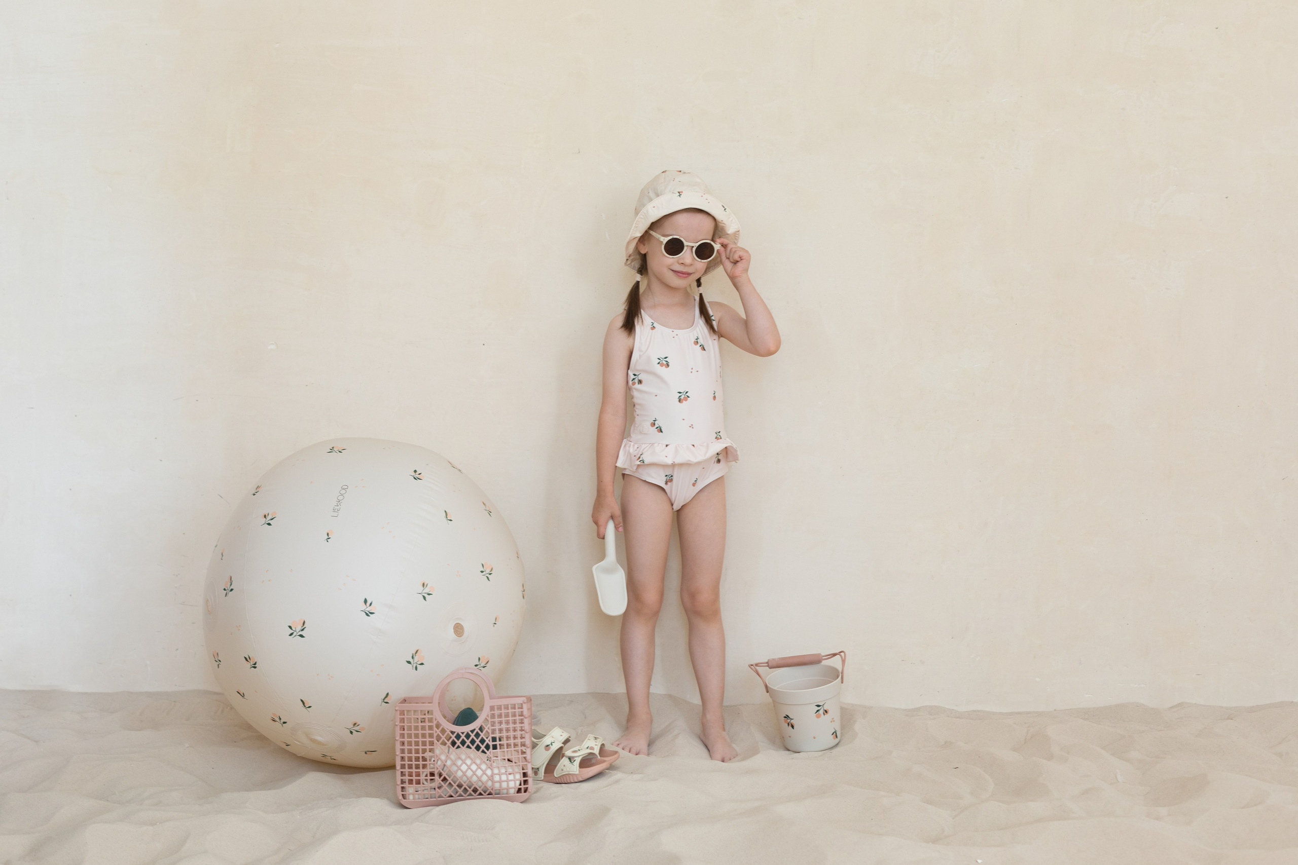 Фотосессия в песке для детского бренда. Детский и контент фотограф Надя Волкова Санкт-Петербург