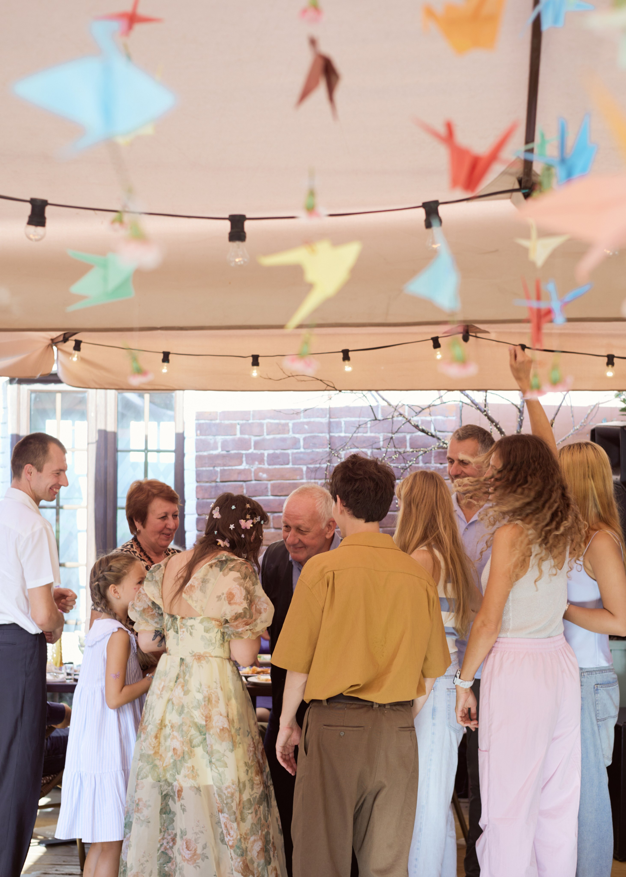 Бумажные украшения и блестки* Костя & Наташа. Фотограф Чугунов Александр