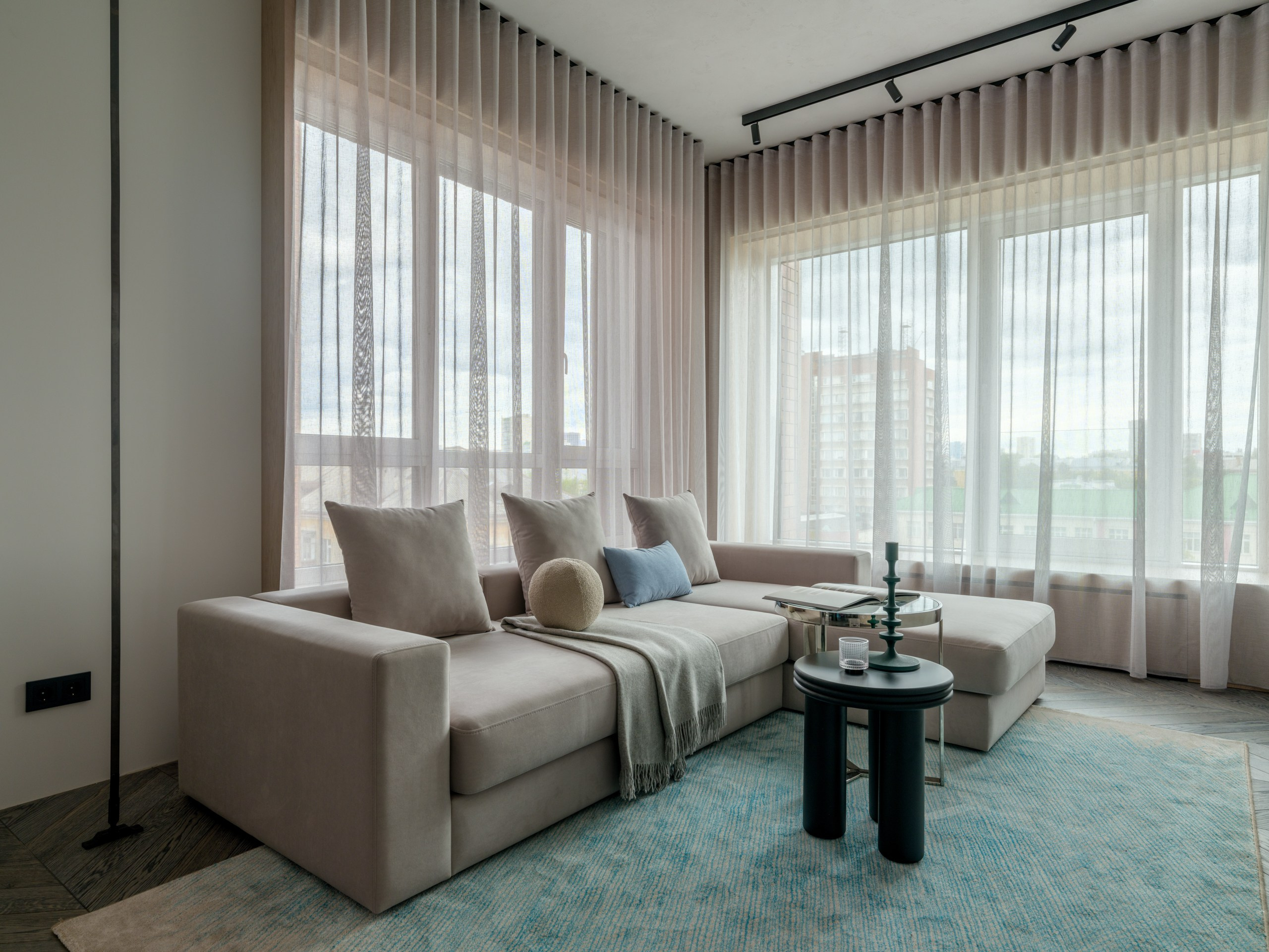 Юлия Шевелева дизайн проект Цветная, большой квартиры на Первомайской. Коваль Илья — Интерьерный и архитектурный фотограф