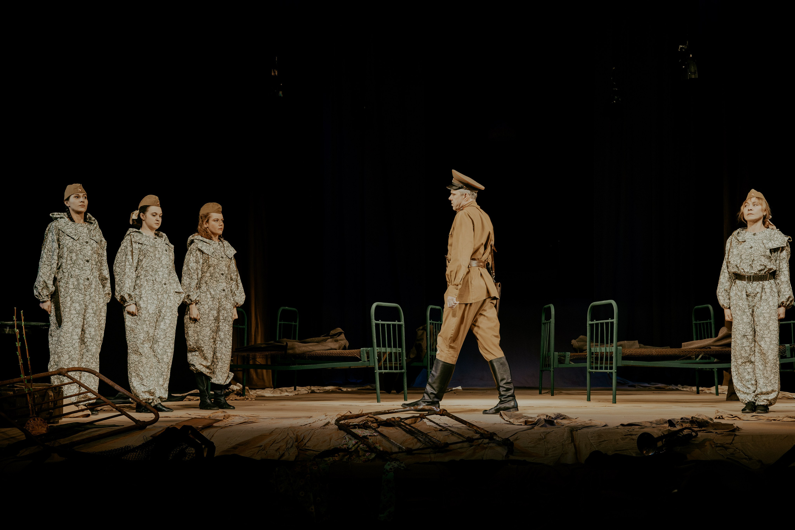 Театр Юного Зрителя " Не покидай меня». Фотограф Марк Файзулин