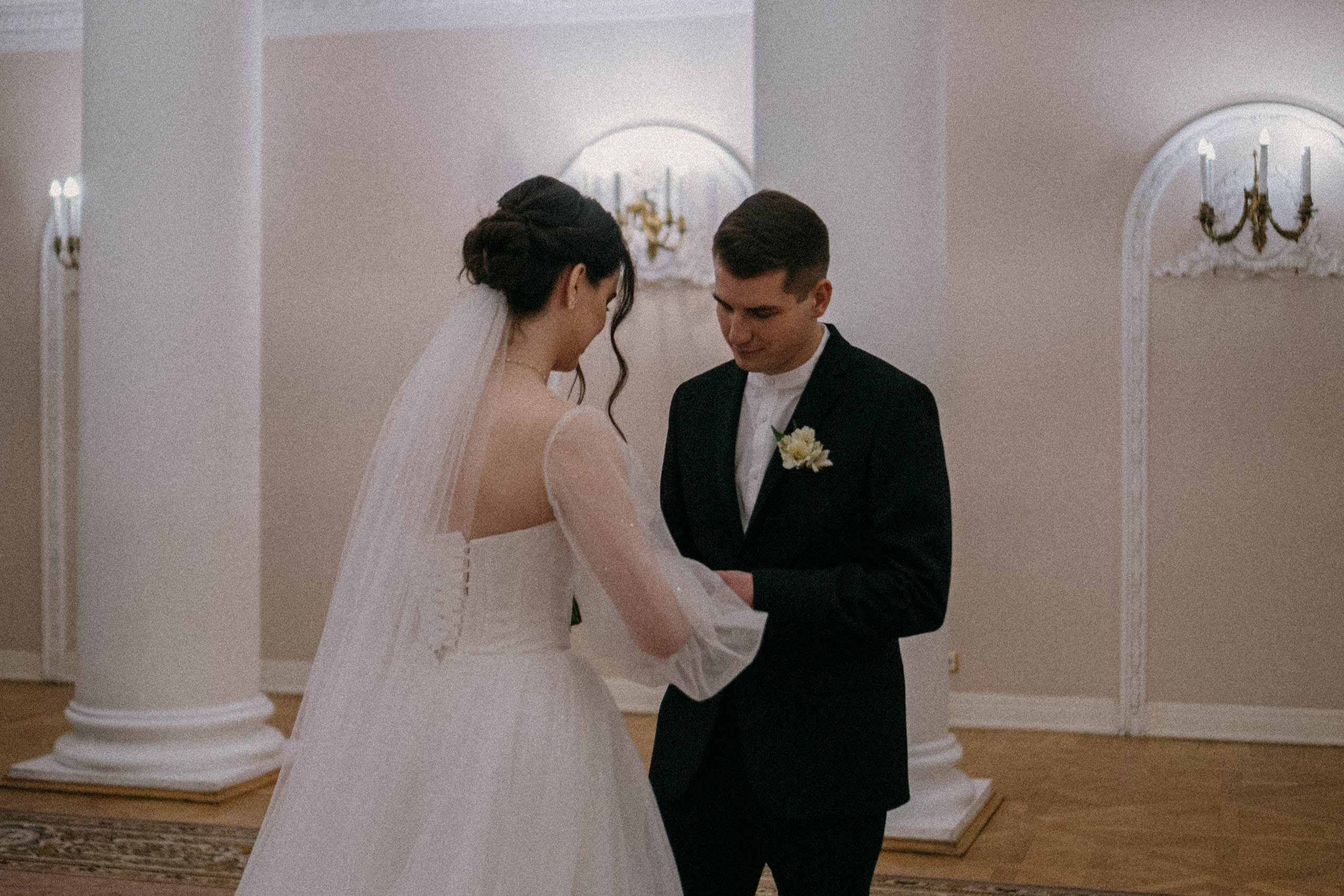 СВАДЕБНАЯ СЬЕМКА ПАРЫ В ГОРОДЕ ПУШКИН В ПАРКЕ ЕКАТЕРИНЕНСКОМ В НОЯБРЕ. Профессиональный фотограф, Санкт-Петербург — Виктория Богомолова