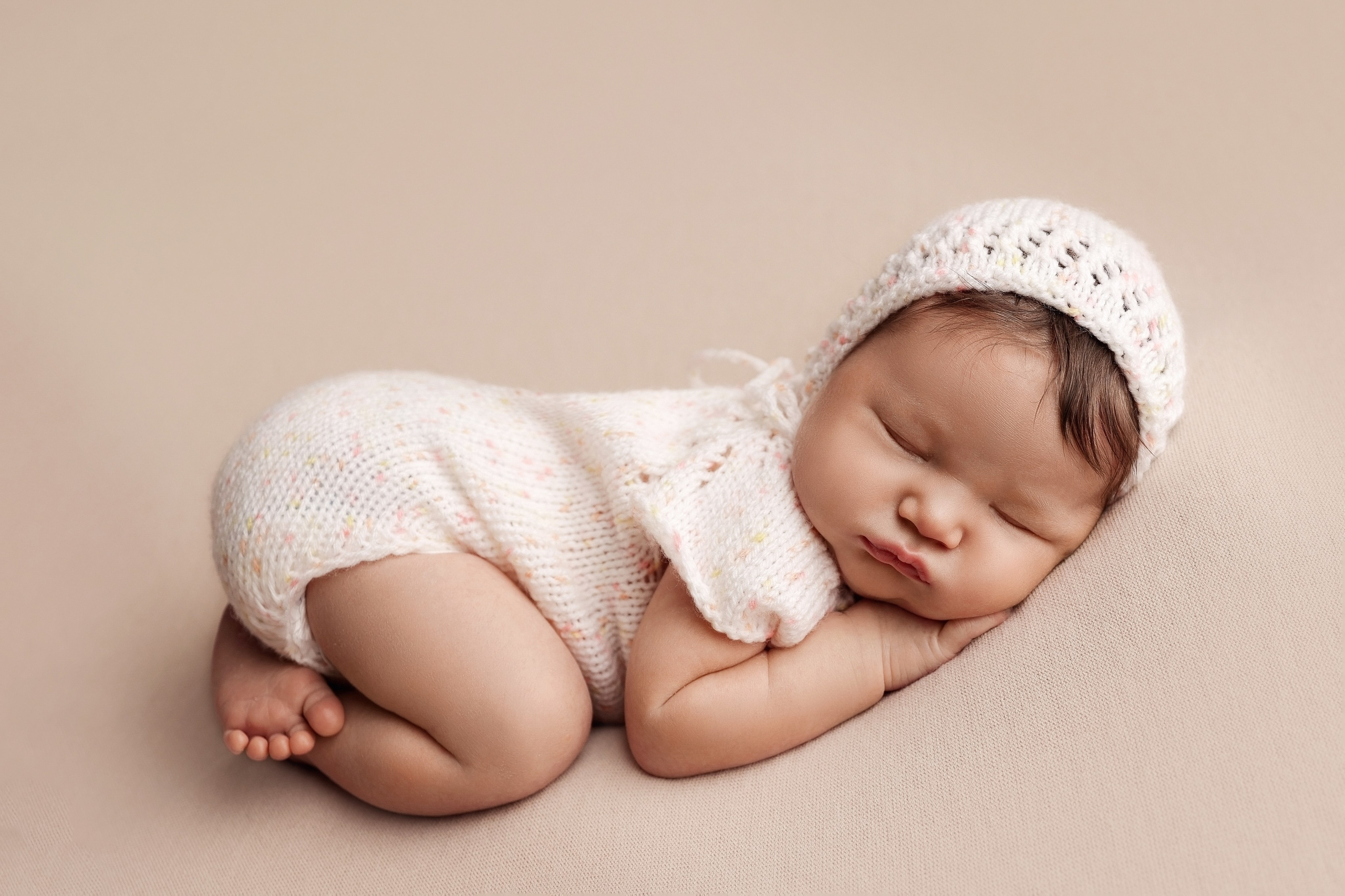 Нежная и милая фотосессия первых дней жизни Вашего ребенка в Минске. Фотограф новорождённых Минск — стоимость newborn фотосессии в Минске