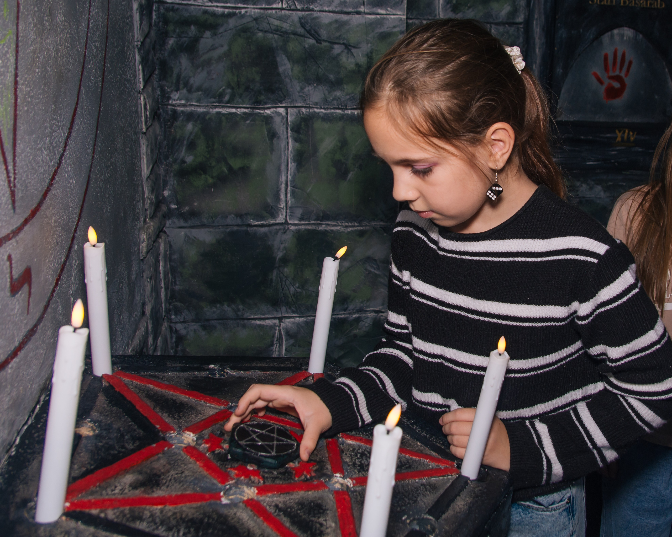 Квесты и праздники в Нелогике. Фотограф в Москве. Индивидуальные и парные съёмки, мероприятия, промо-съёмки для артистов