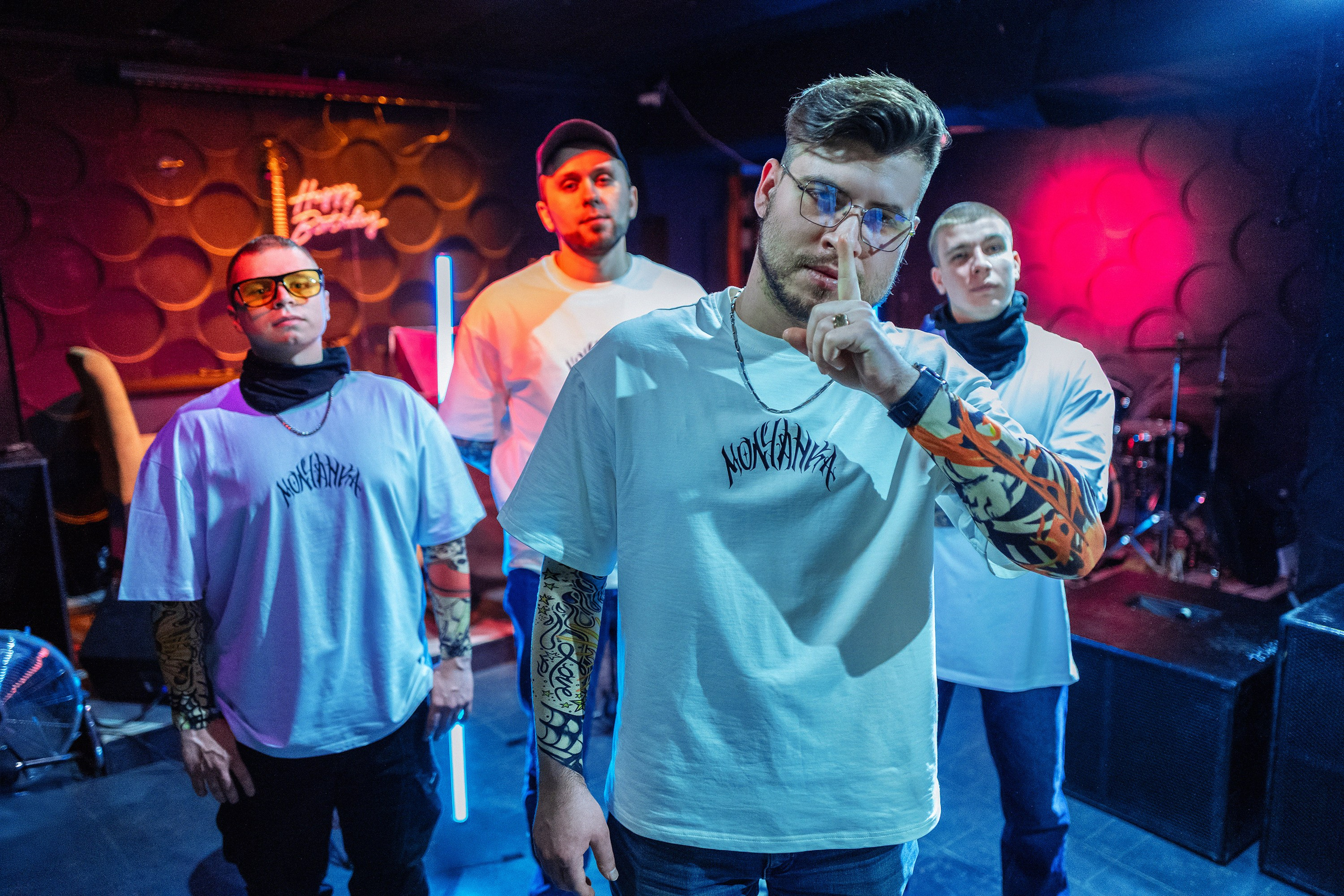 Реклама футболок «Молчанка». Фотограф Тюмень