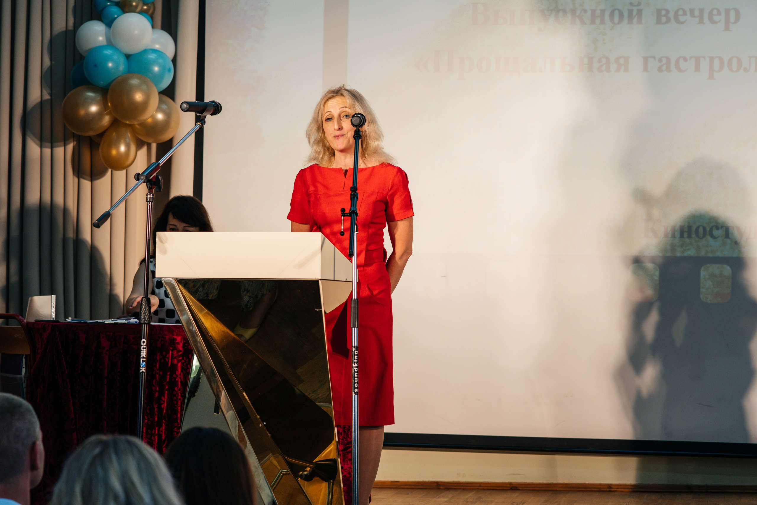 Вручение аттестатов. Выпускные альбомы в Подольске Москве и МО