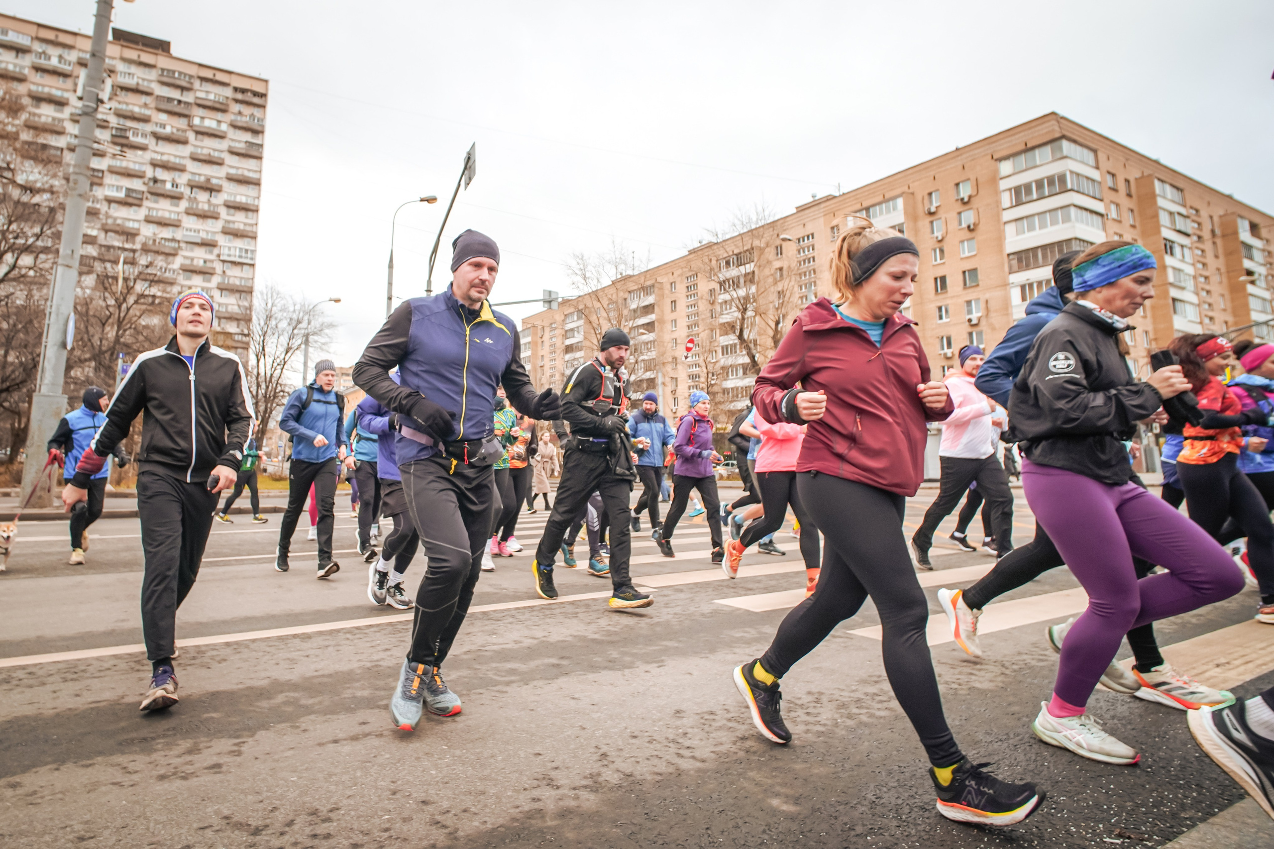 #марафонудома #яuzarun 2024 2-я петля, группа 6:30. Роман Капилюшов. Бег. Фото. Видео. г. Люберцы