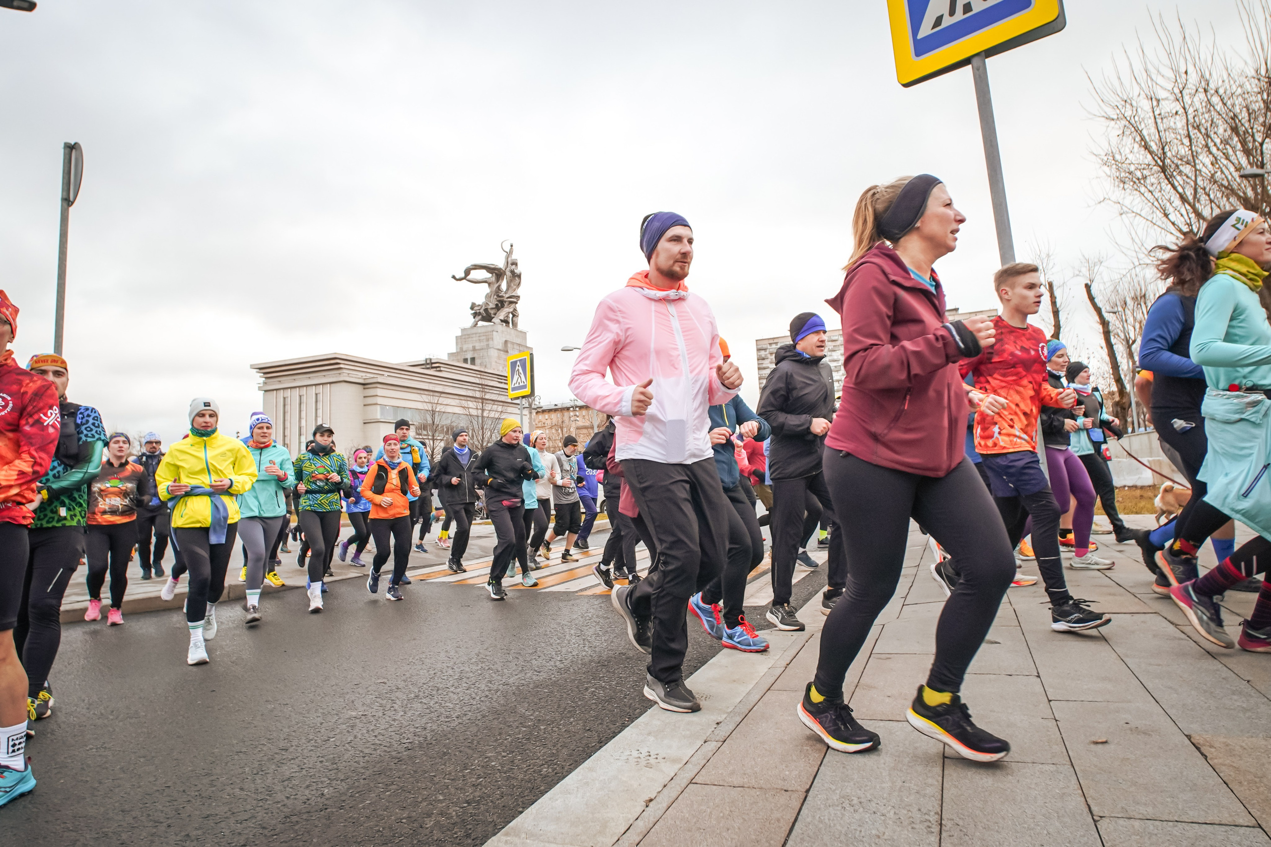 #марафонудома #яuzarun 2024 2-я петля, группа 6:30. Роман Капилюшов. Бег. Фото. Видео. г. Люберцы