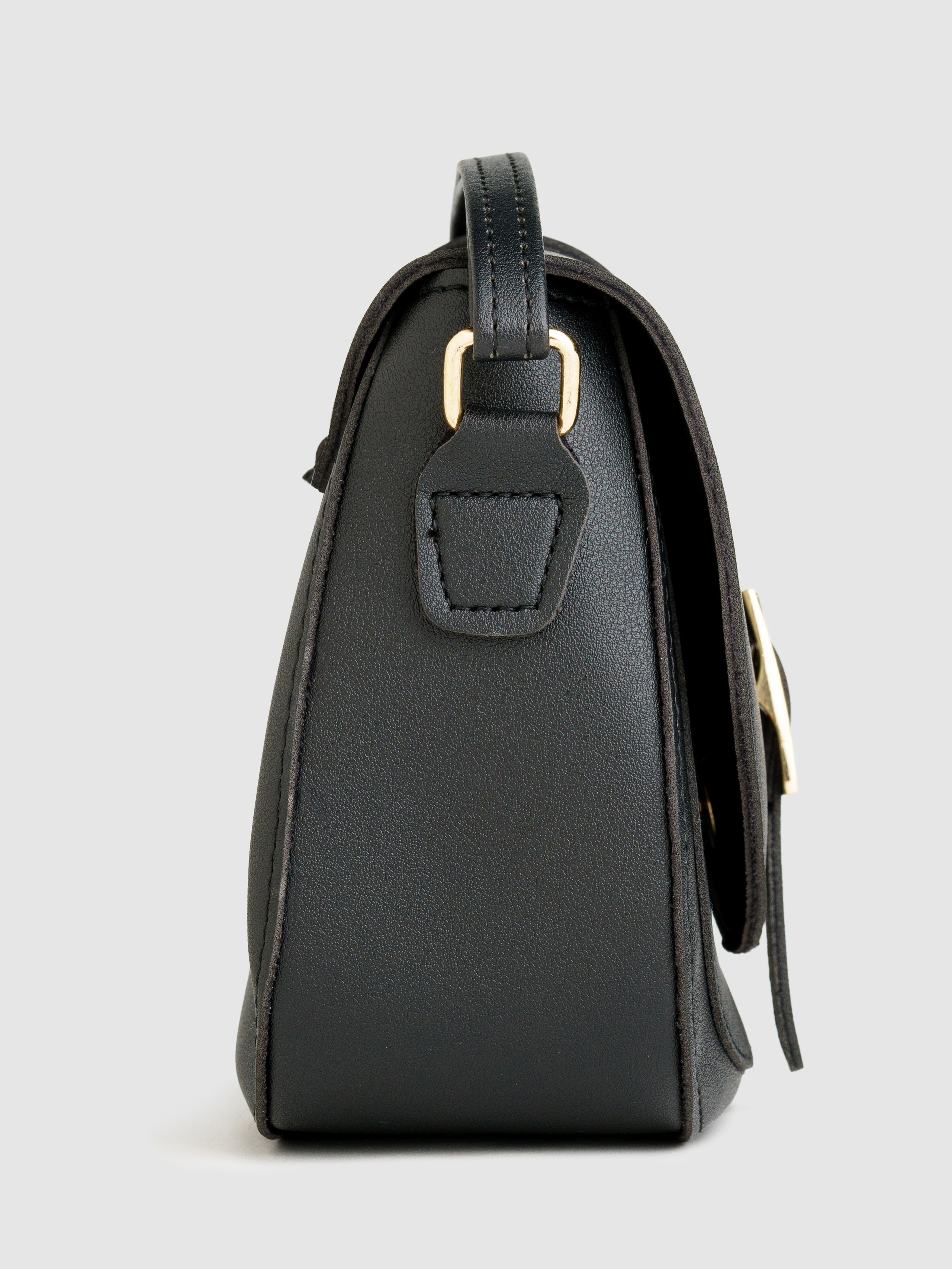 Предметная съемка сумок. KED Production — продакшн из СПб. Создаём фото, видео и контент, который помогает брендам и селлерам продавать больше