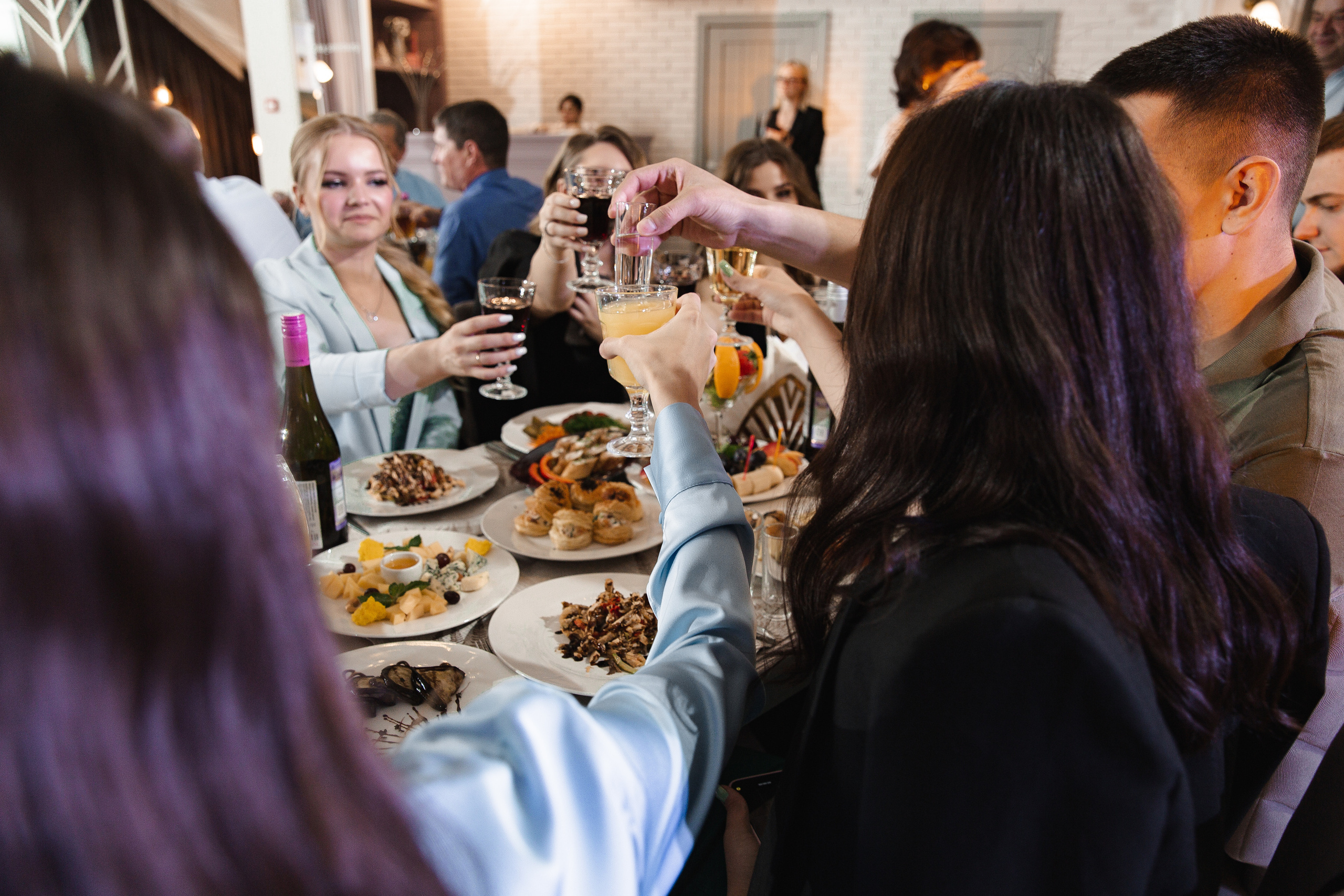 Артём и Таня — свадьба с уютом и светом. Свадебный фотограф в Оренбурге Илья Володьков