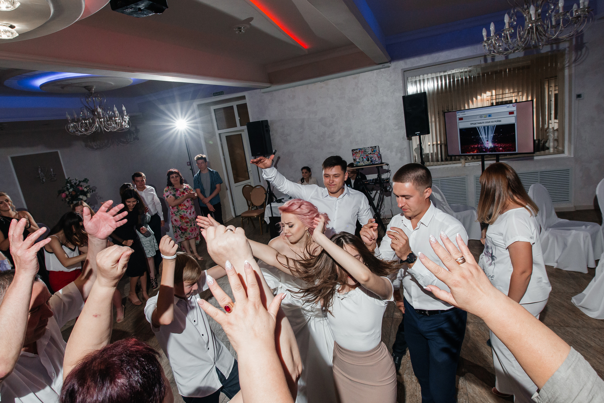 Андрей и Софья — уютная свадьба с теплом. Свадебный фотограф в Оренбурге Илья Володьков