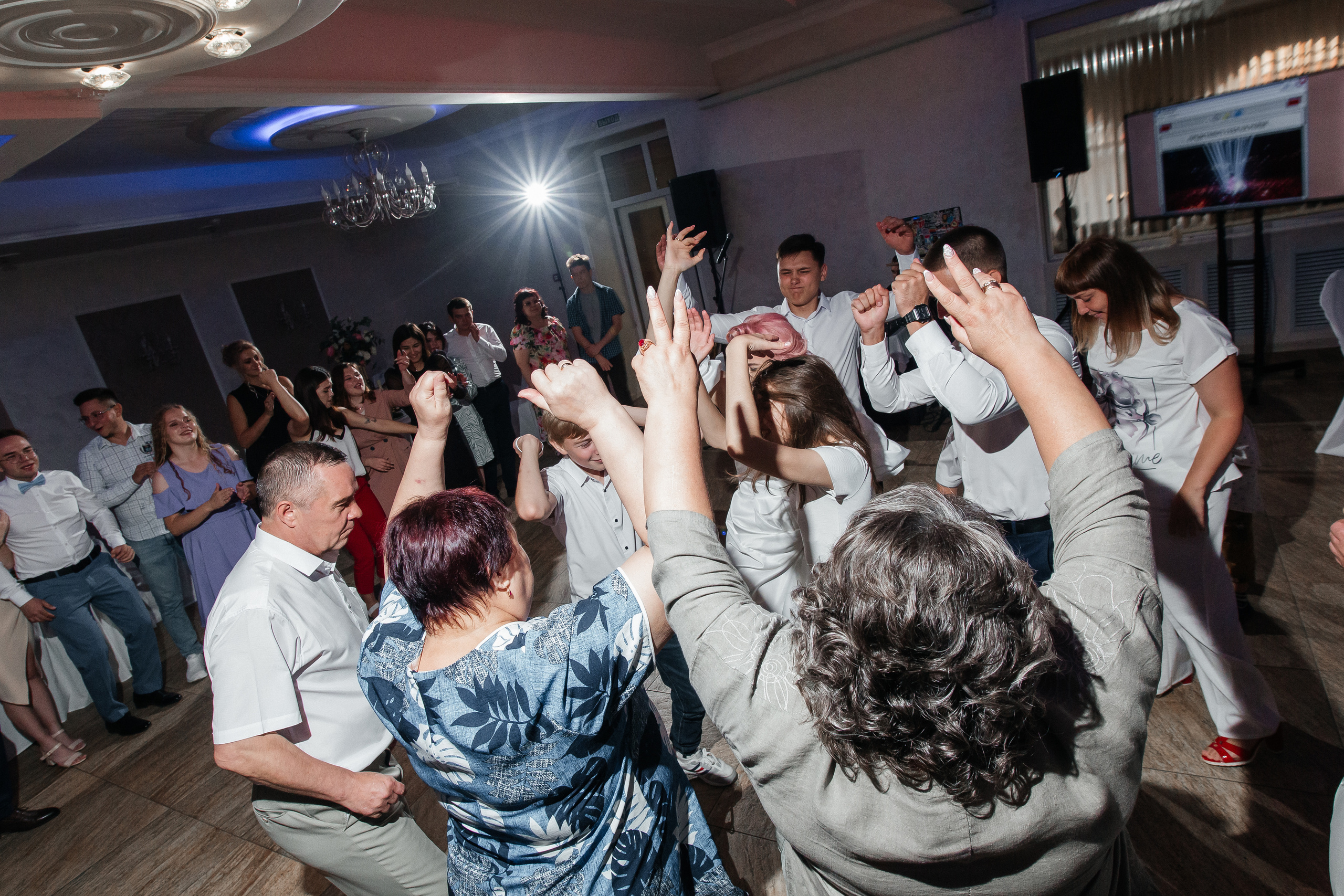 Андрей и Софья — уютная свадьба с теплом. Свадебный фотограф в Оренбурге Илья Володьков