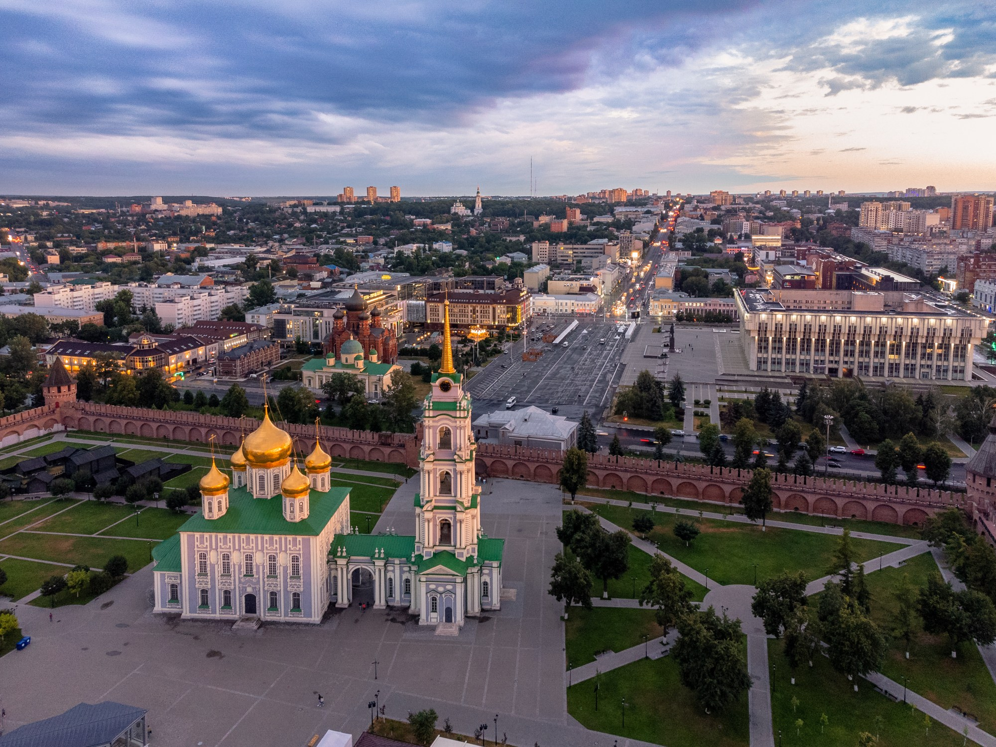 Тульский кремль и здание правительства Тулы