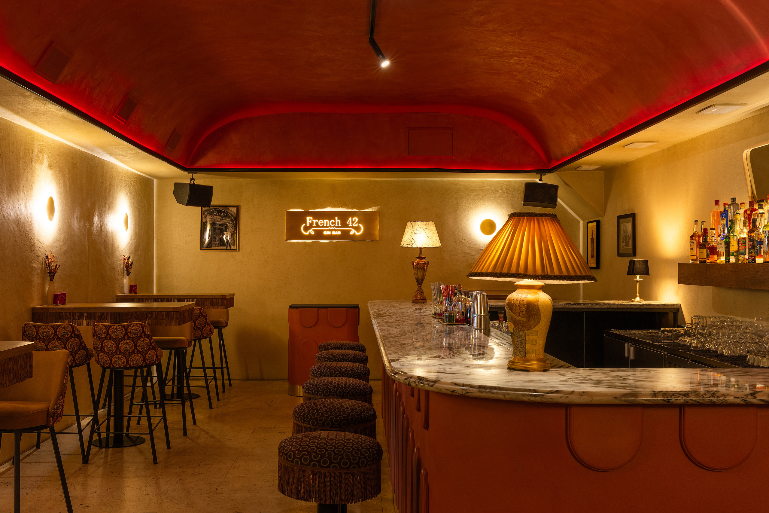 French 42 — Первый Джиновый, фотосъёмка интерьера. Roman Yakunin — interior photographer in Almaty, Kazakhstan