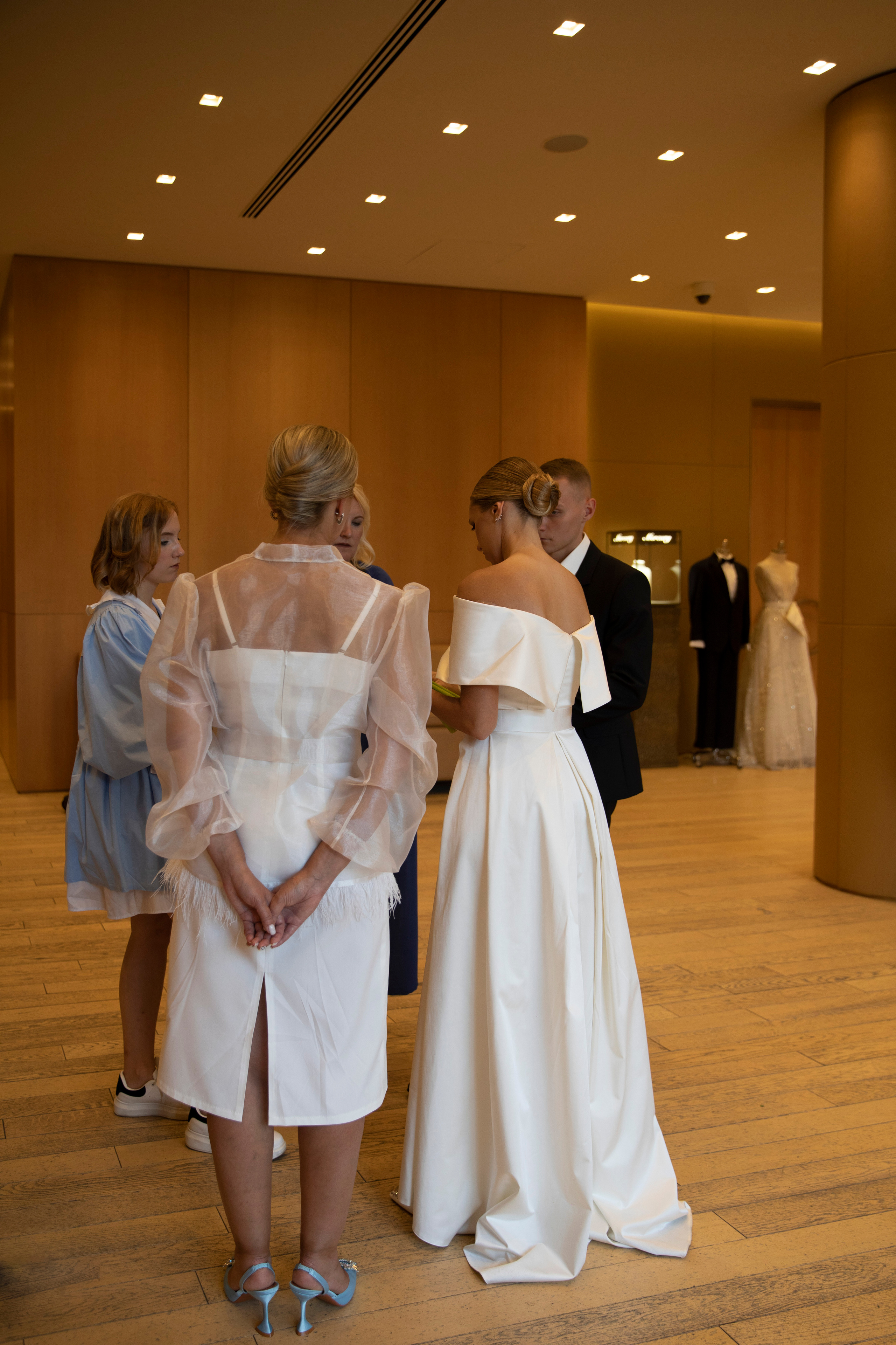 Свадебная фотосессия в отеле Мовенпик Москва Таганская. Свадебный фотограф в Москве Екатерина Гусева
