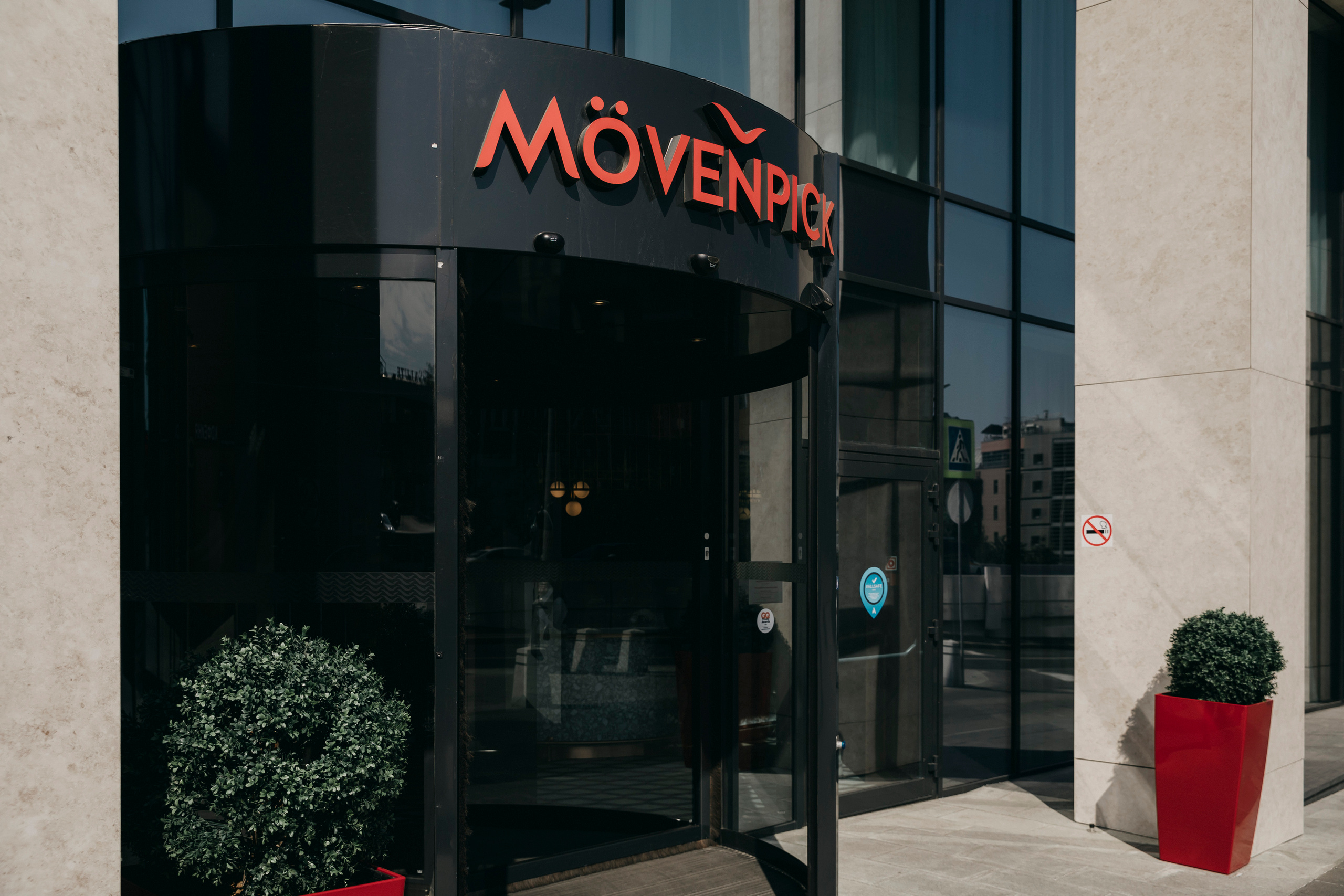 Свадебная фотосессия в отеле Мовенпик Москва Таганская. Свадебный фотограф в Москве Екатерина Гусева