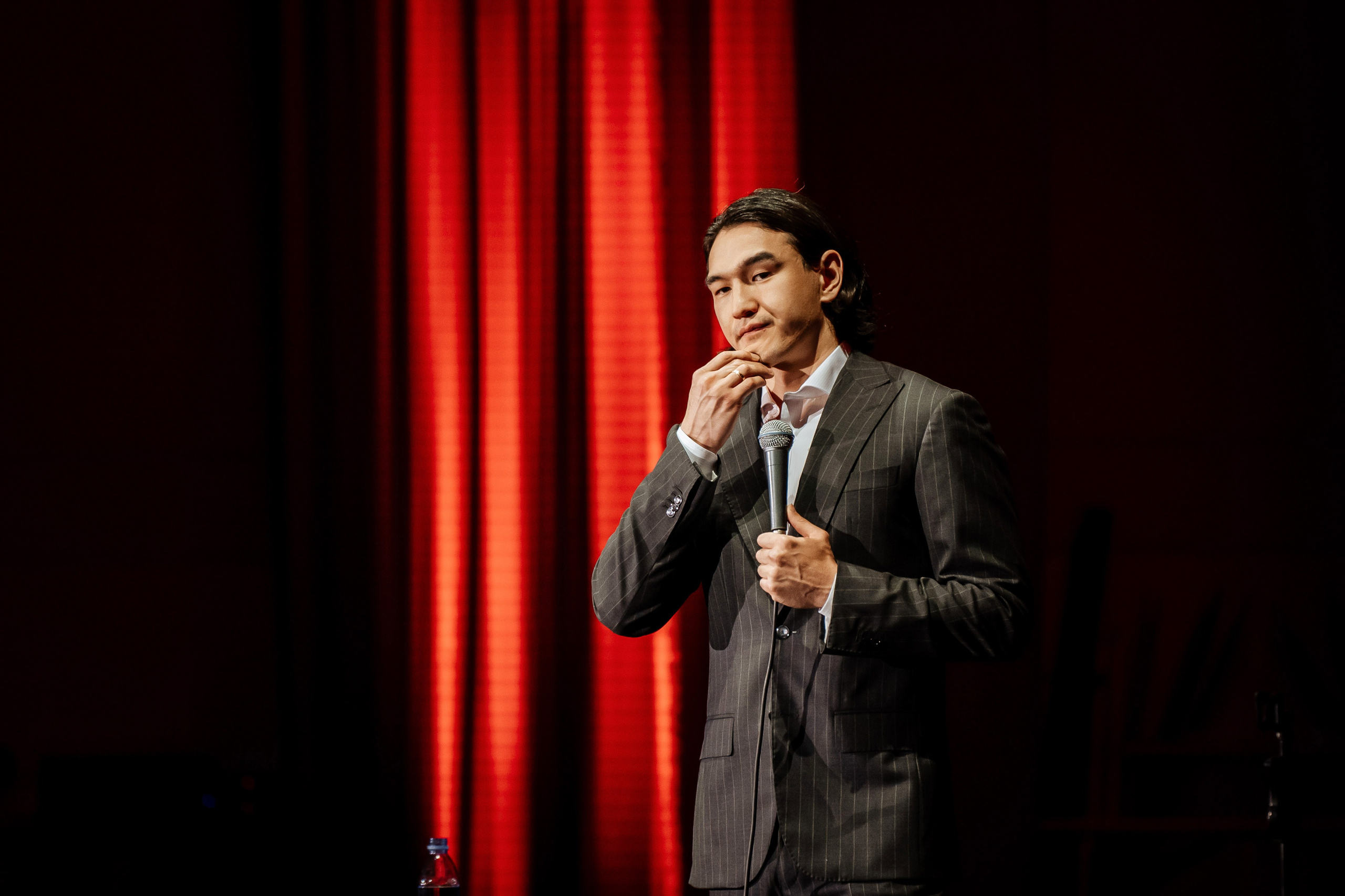 Сольный концерт Нурлана Сабурова. Свадебный и репортажный, фуд фотограф в Новороссийске Евгений Александриди