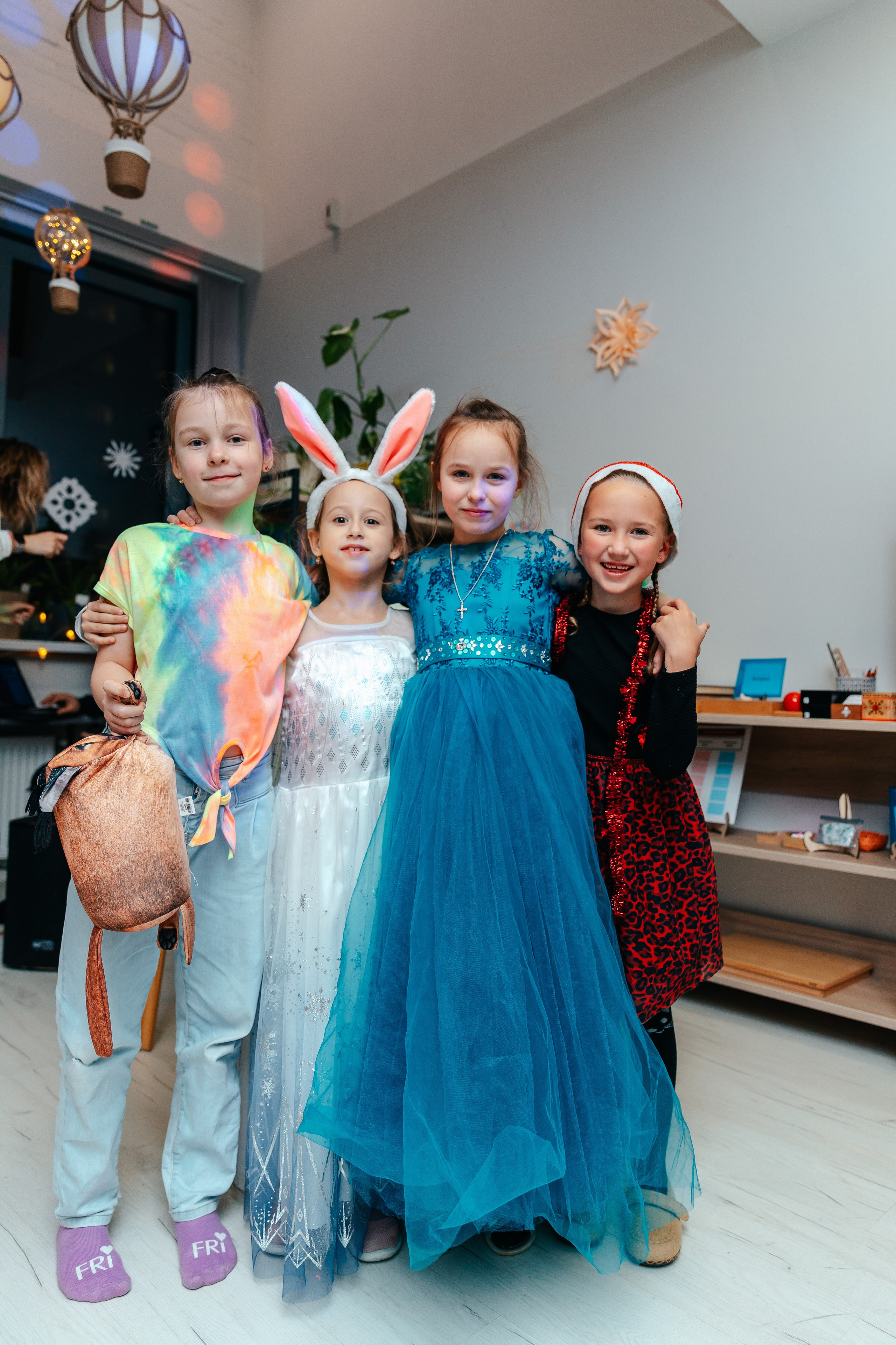 Новогодний утренник в Монтессори-школе. Семейный lifestyle фотограф в Санкт-Петербурге Людмила Пахомова