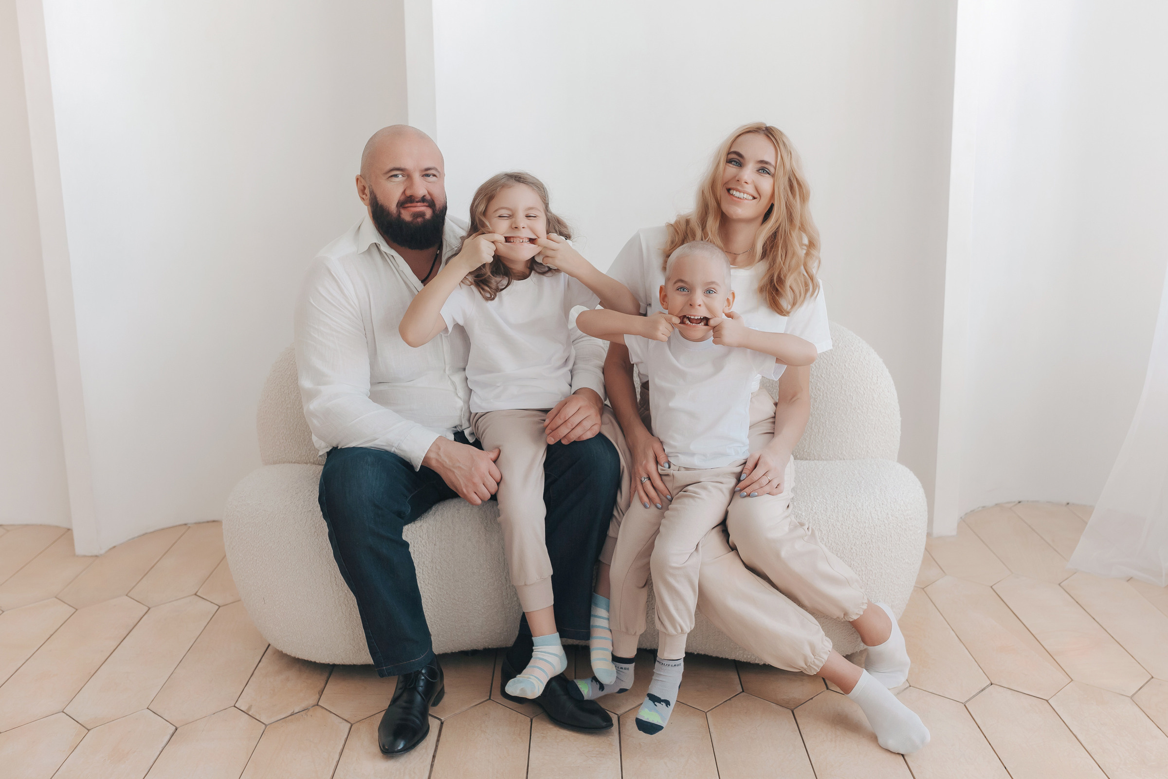 Семейная фотосессия в фотостудии в Екатеринбурге и Москве