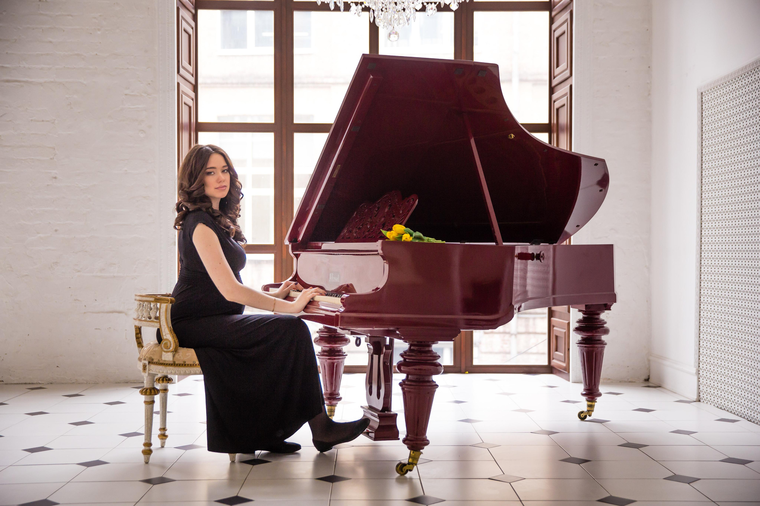 Индивидуальная фотосъёмка. Ведущий на праздник в Москве / Денис Аганин