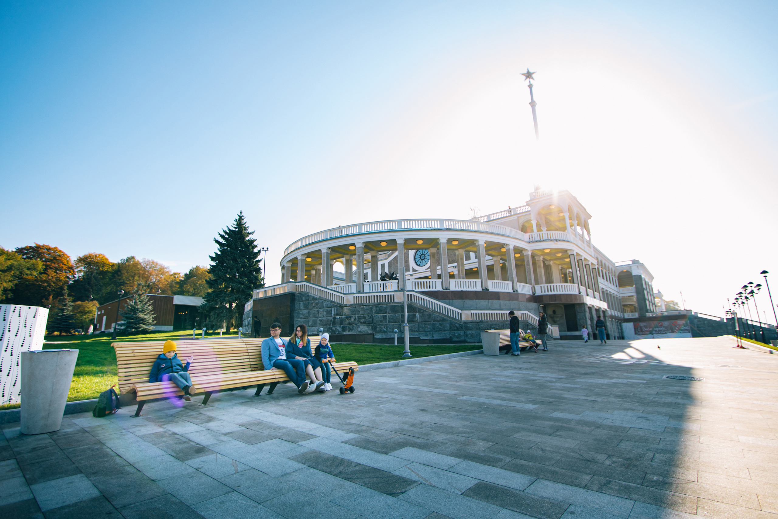 Семейная фотопрогулка. Ведущий на праздник в Москве / Денис Аганин