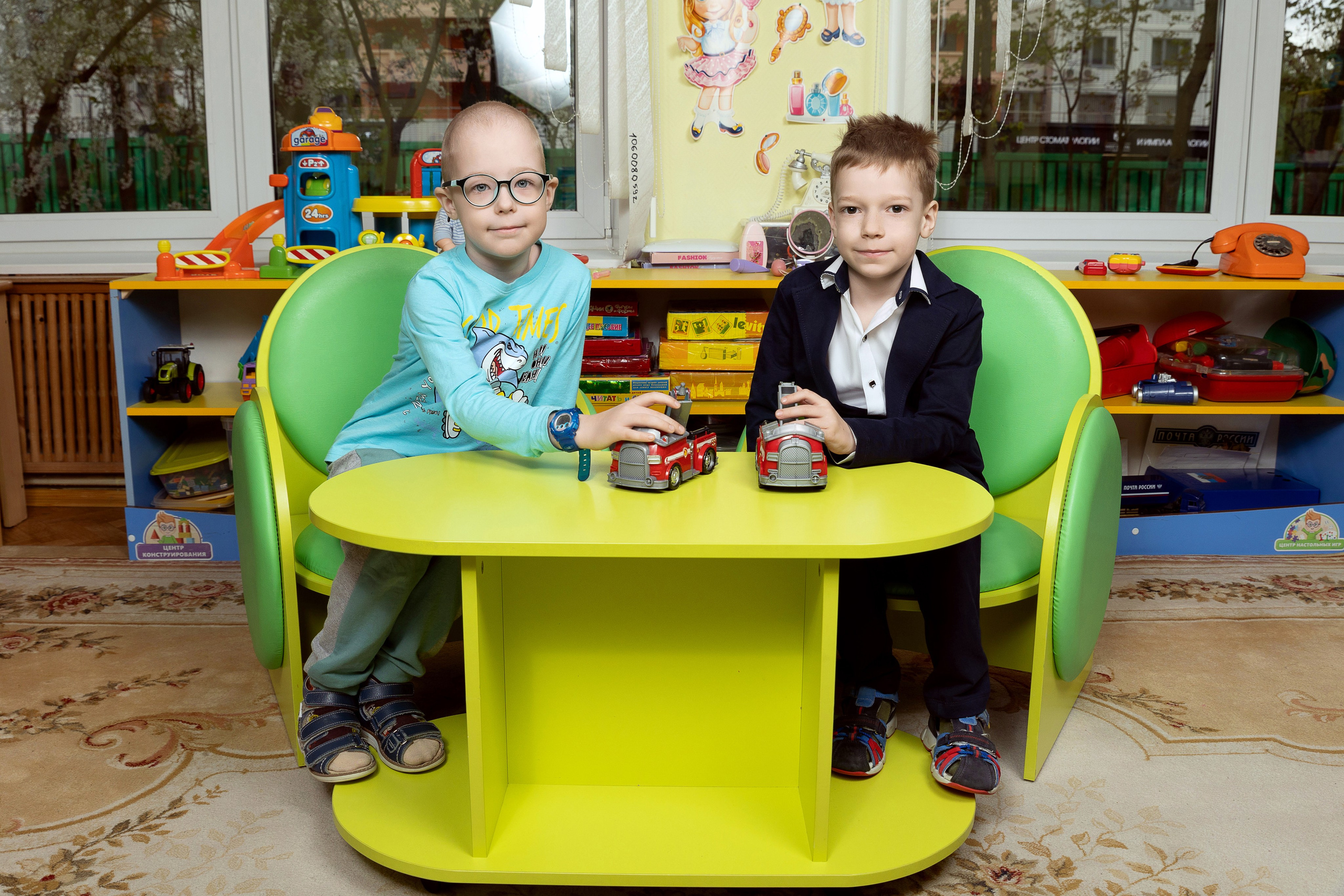 Групповые фотографии, фото с лучшим другом. Школьный и детсадовский фотограф Москва. Детский фотограф