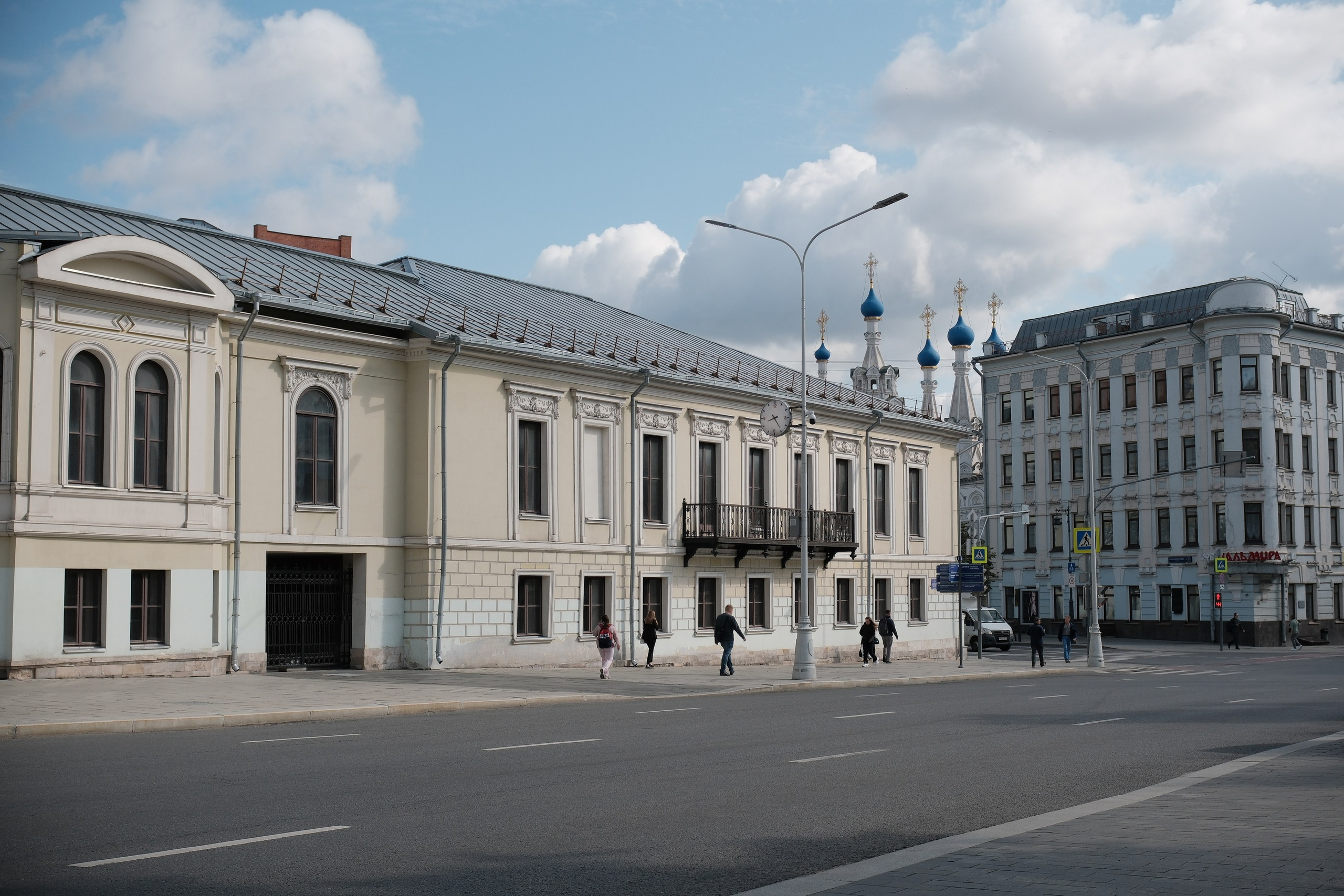 Улица, люди, жизнь…