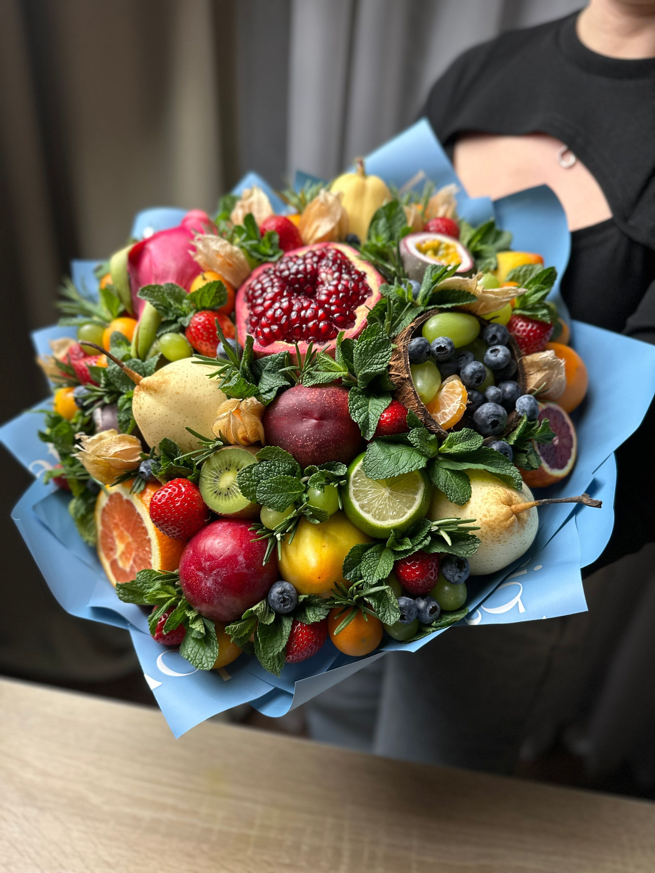 Фруктовые. Выездной кейтеринг, съедобные букеты, торты и сладости на заказ