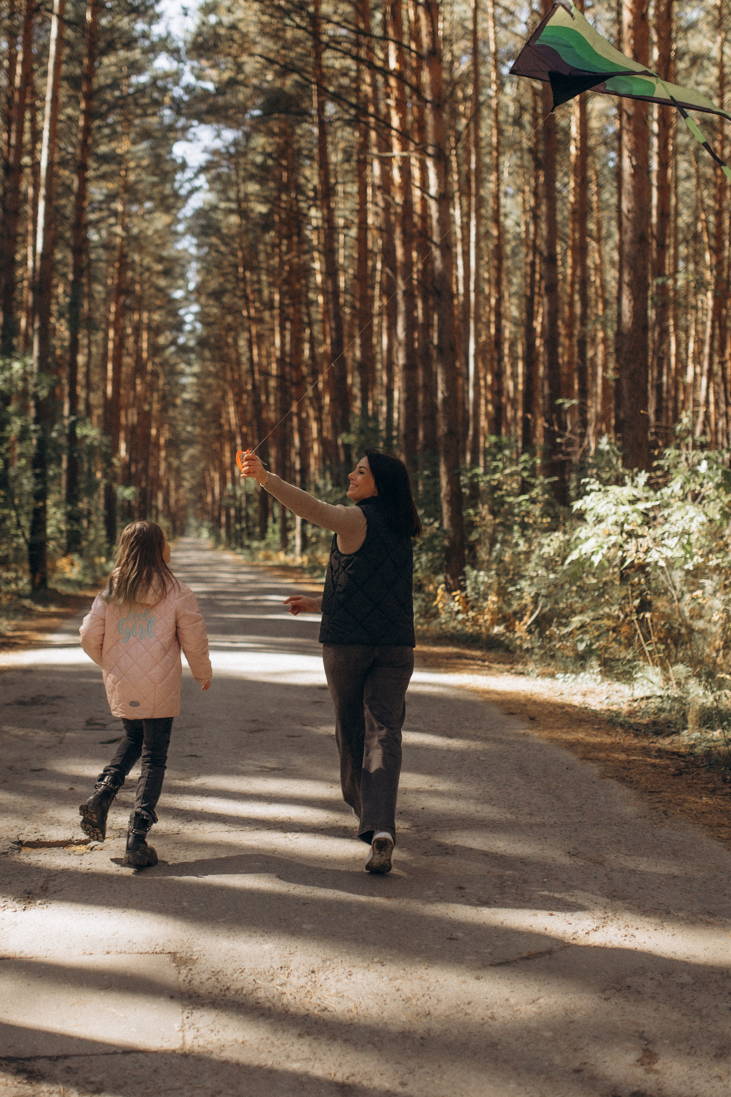 Аня с Ясей и Соней на Обском, осень. Семейный фотограф lifestyle в Новосибирске Елена Шпилевая