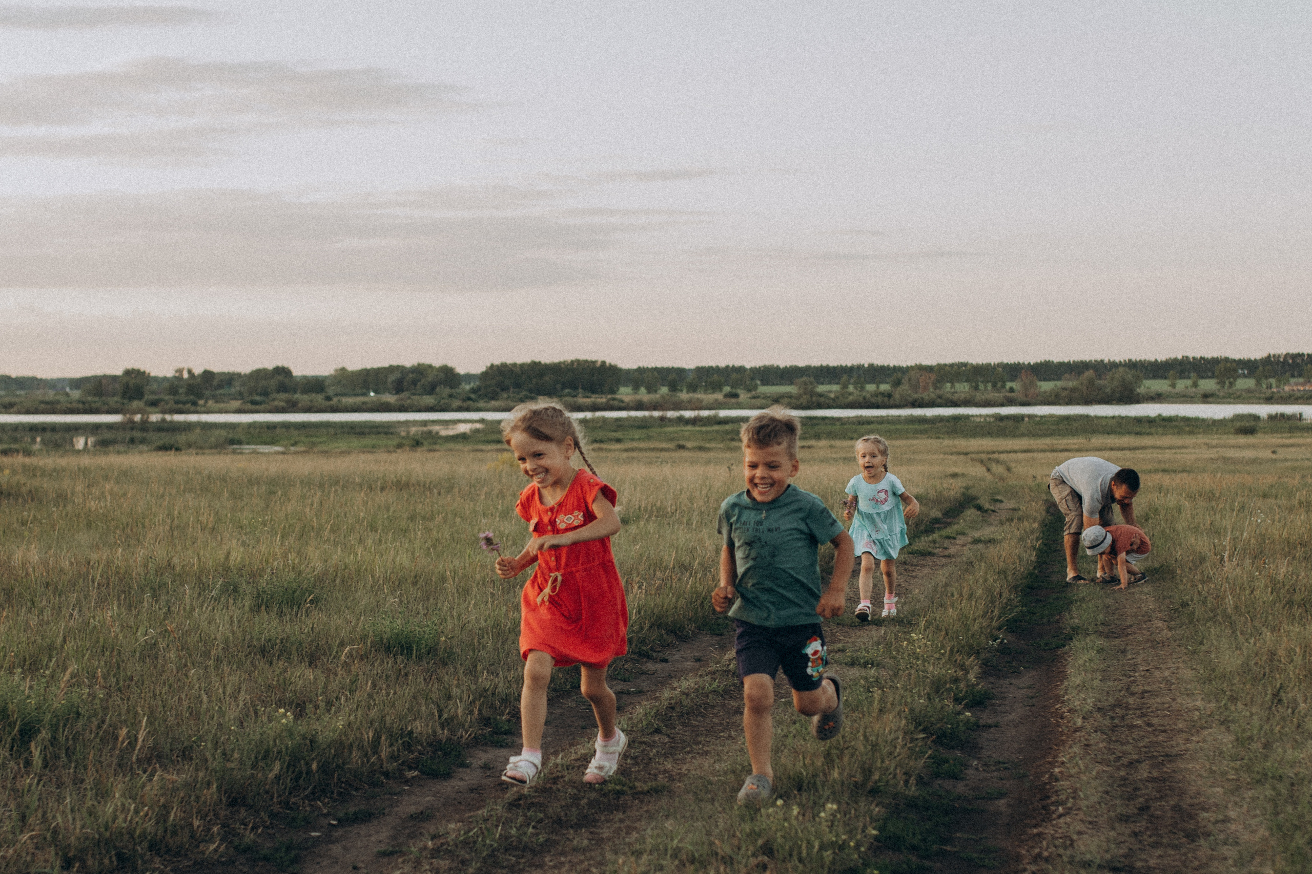 Иван, Вера, Вика, Саша и Миша. Семейный фотограф lifestyle в Новосибирске Елена Шпилевая