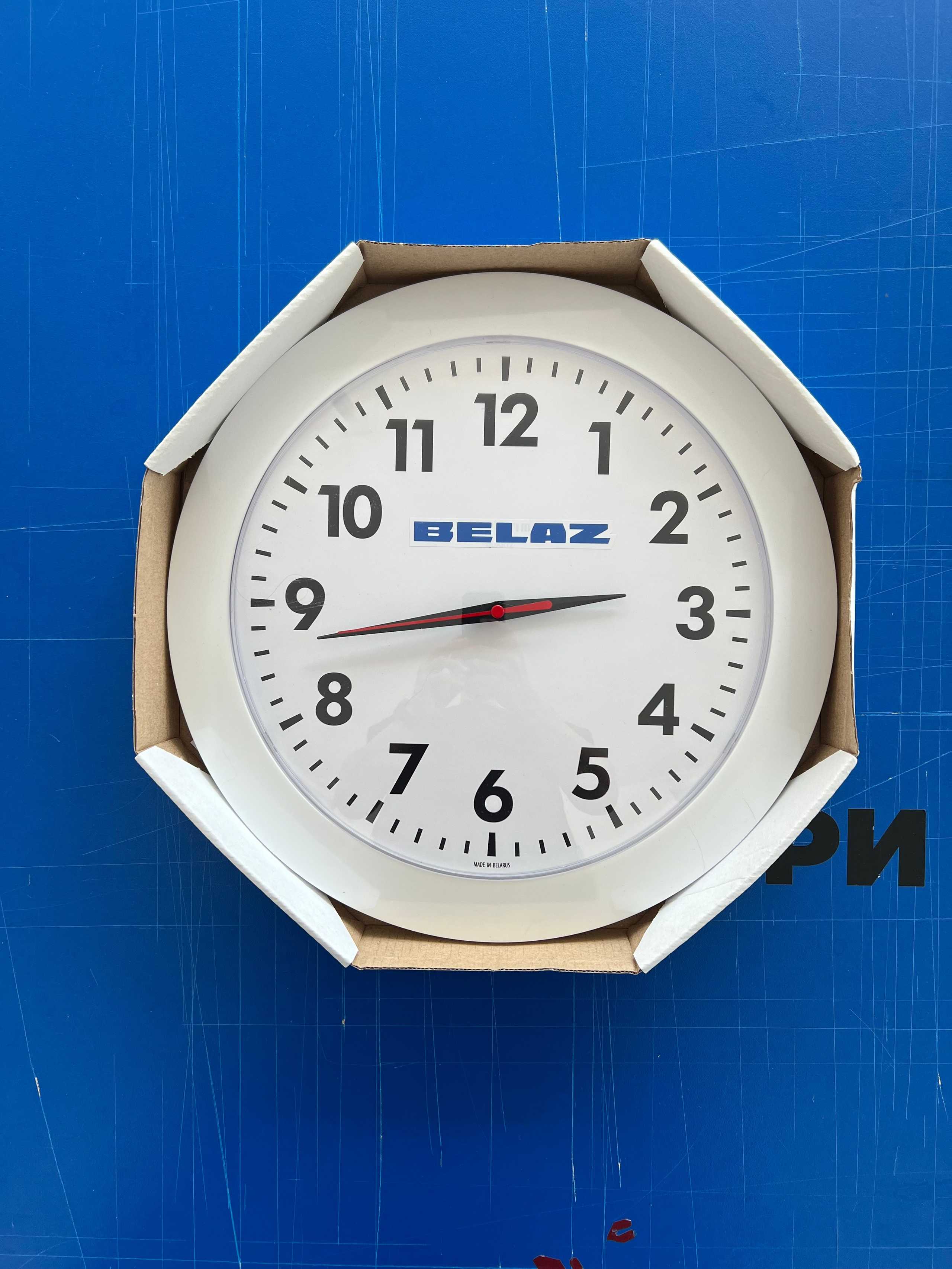 Фотографии офисных табличек, информационных стендов, вывесок