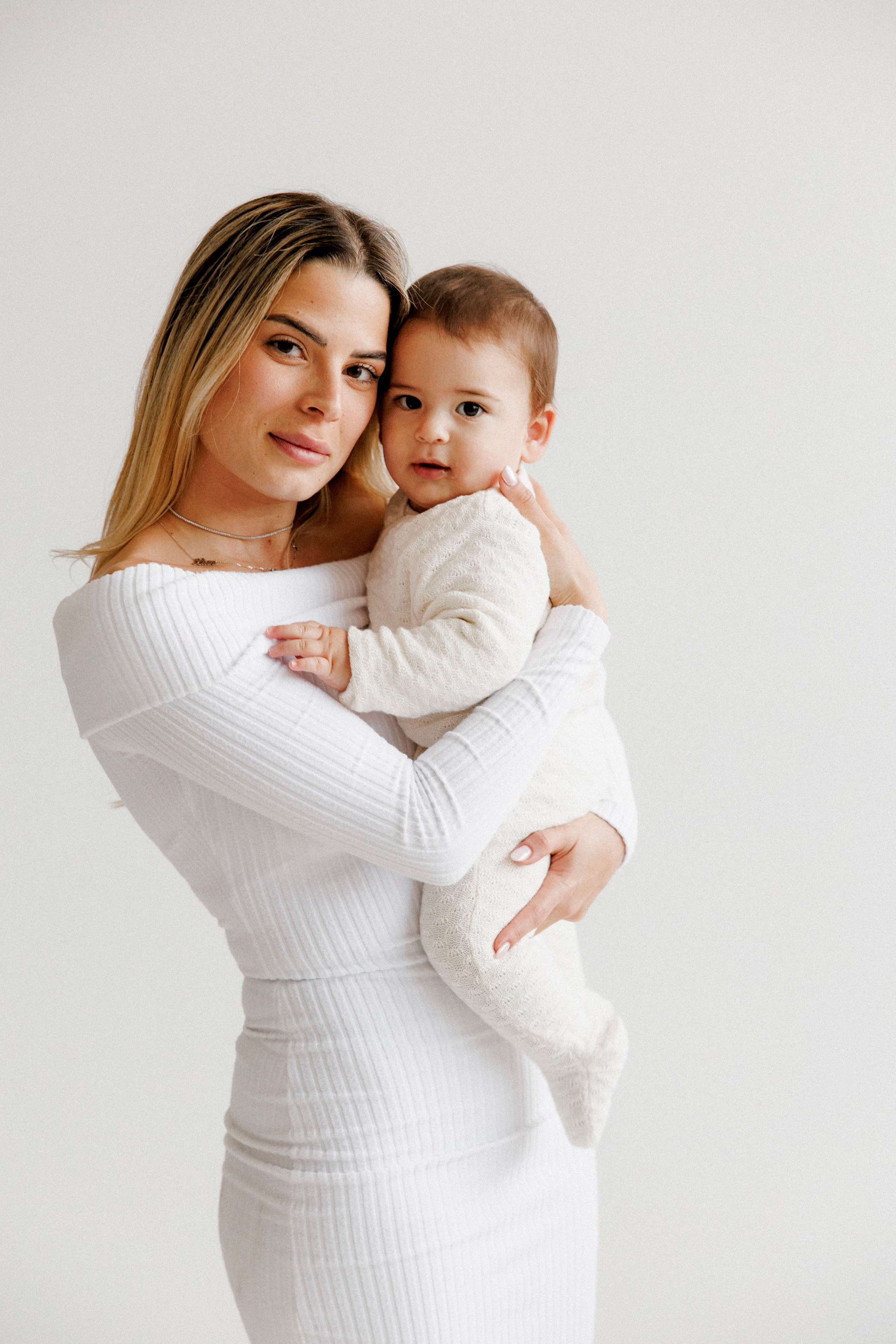 Family photoshoot in White Studio. Wedding and family photographer