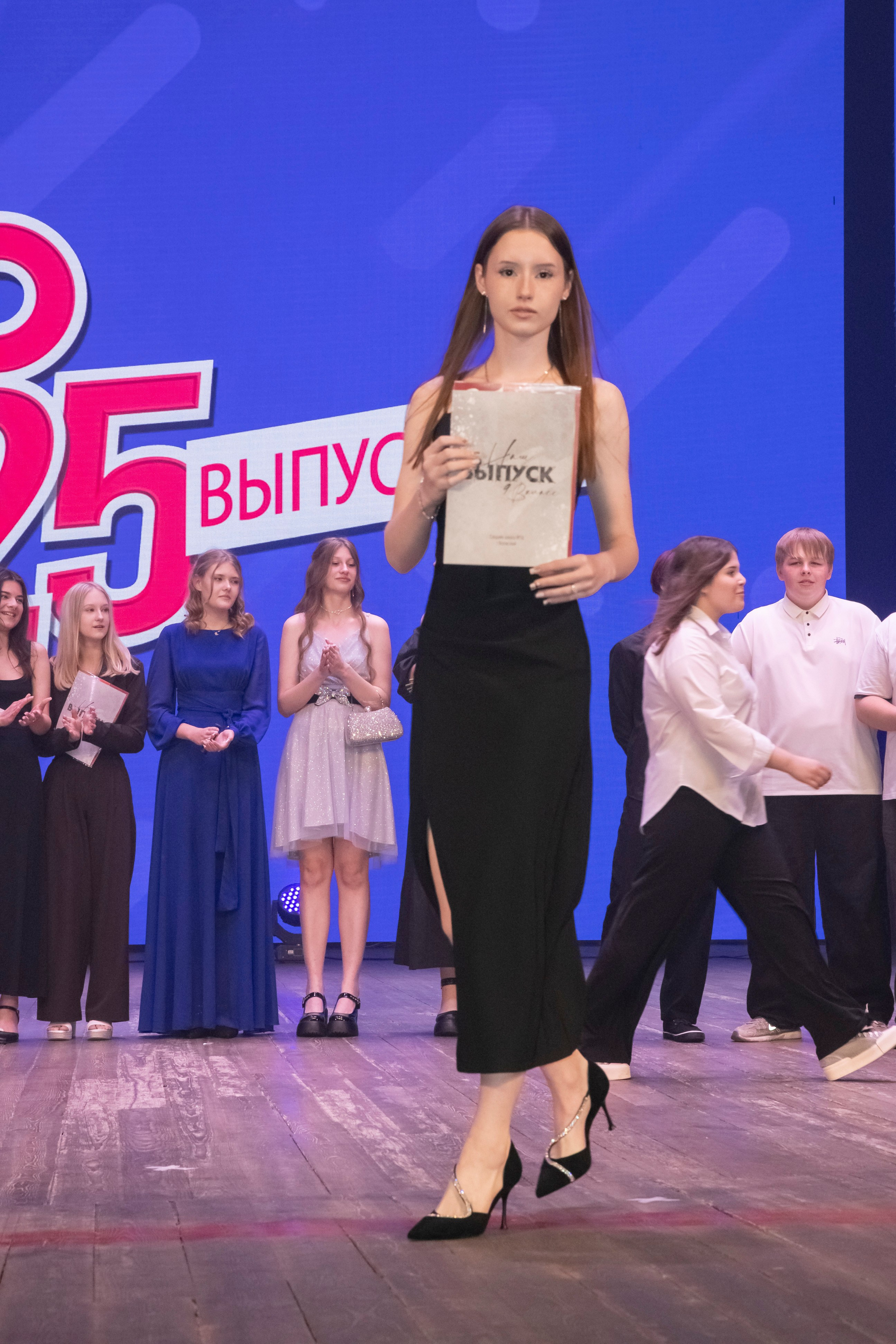 Вручение аттестатов 9В школа № 18 ДК «Октябрьский». Фотограф в Волгограде и Волжский Наталья Рылькова