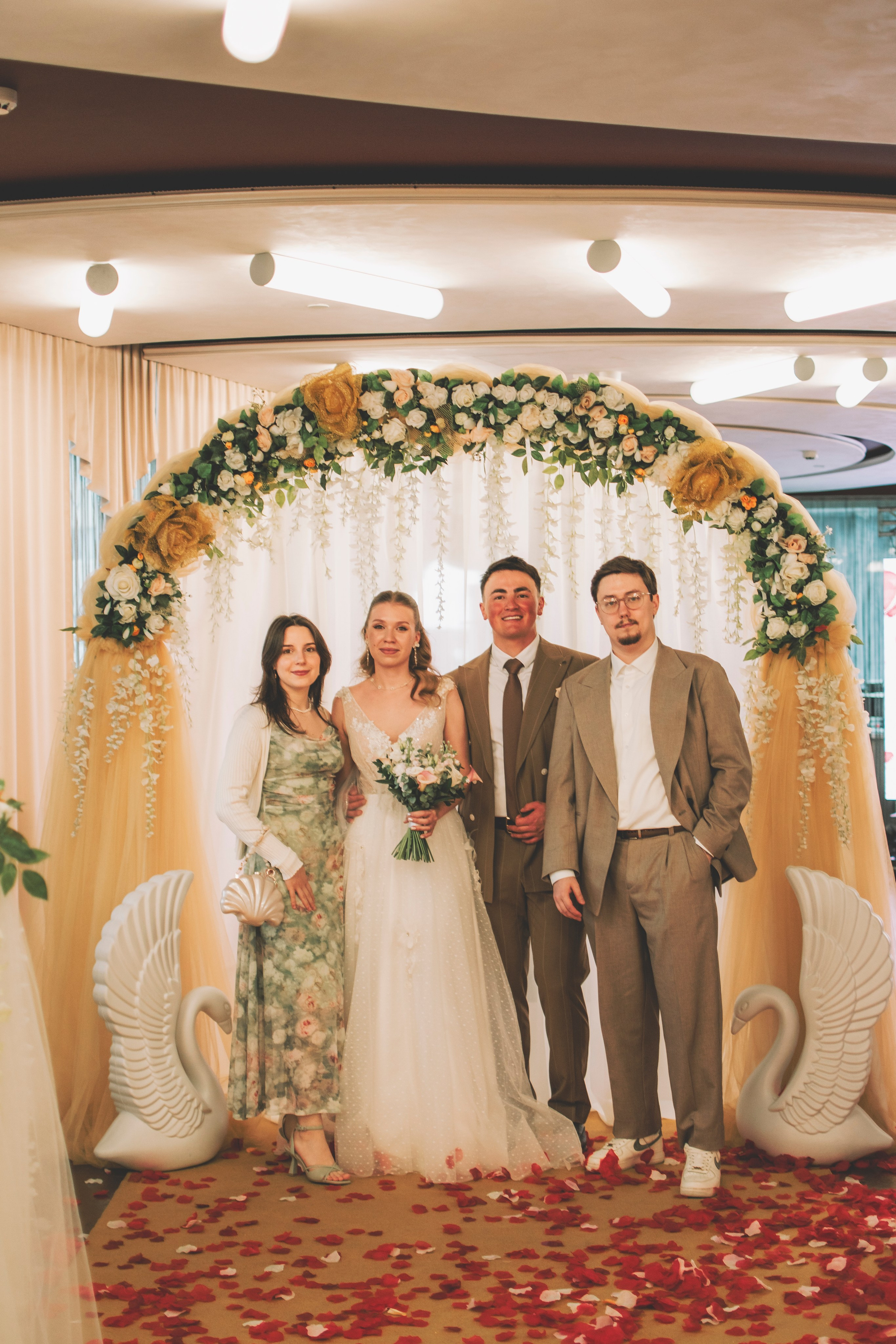 Альберт и Анастасия (Студийная фотосессия, роспись в ДК Нефтяник + фотосессия с гостями). Семейный и свадебный фотограф Губкинский и Ставрополь