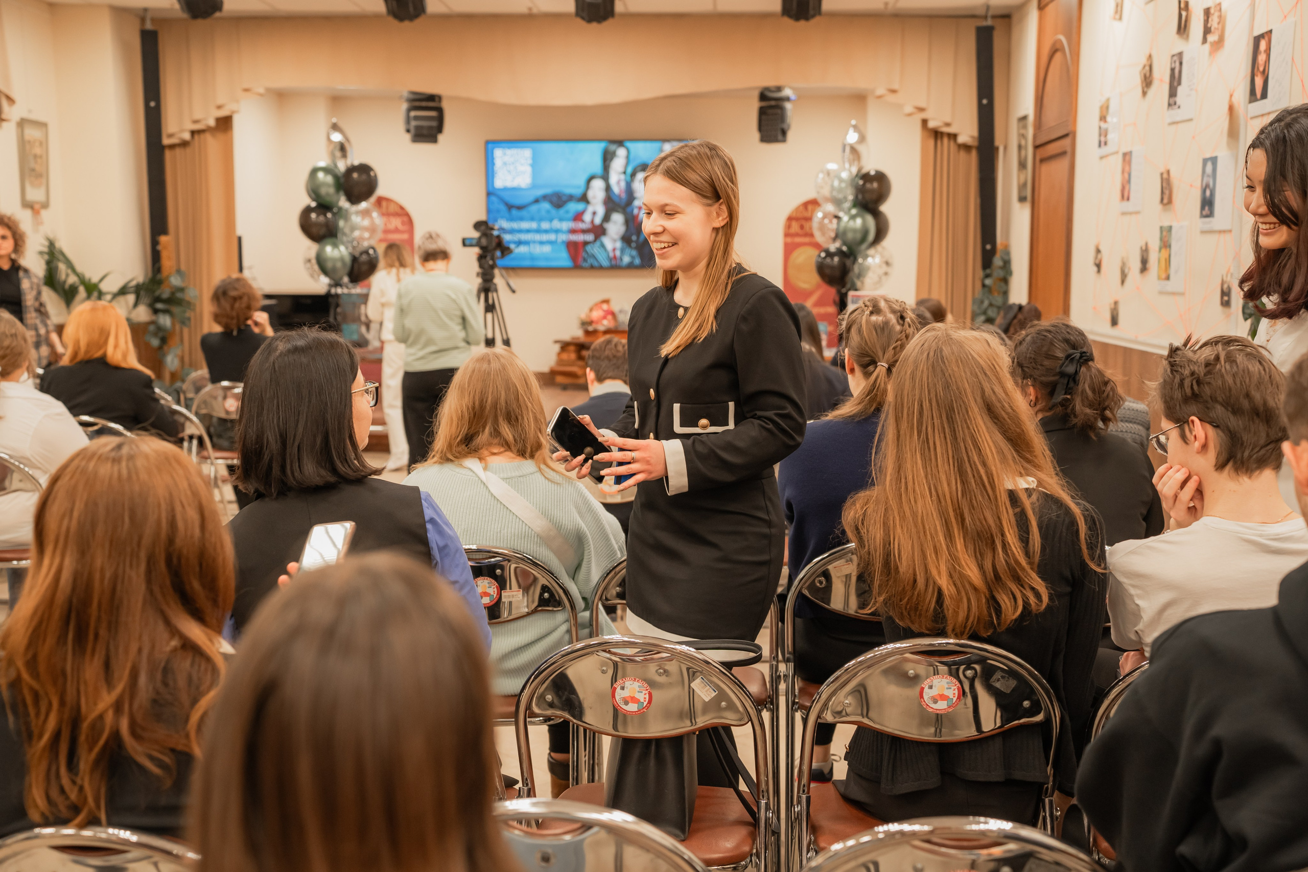 Презентация книги «Человек за бортом», автор София Цой. Репортажный фотограф Анастасия Рубцова