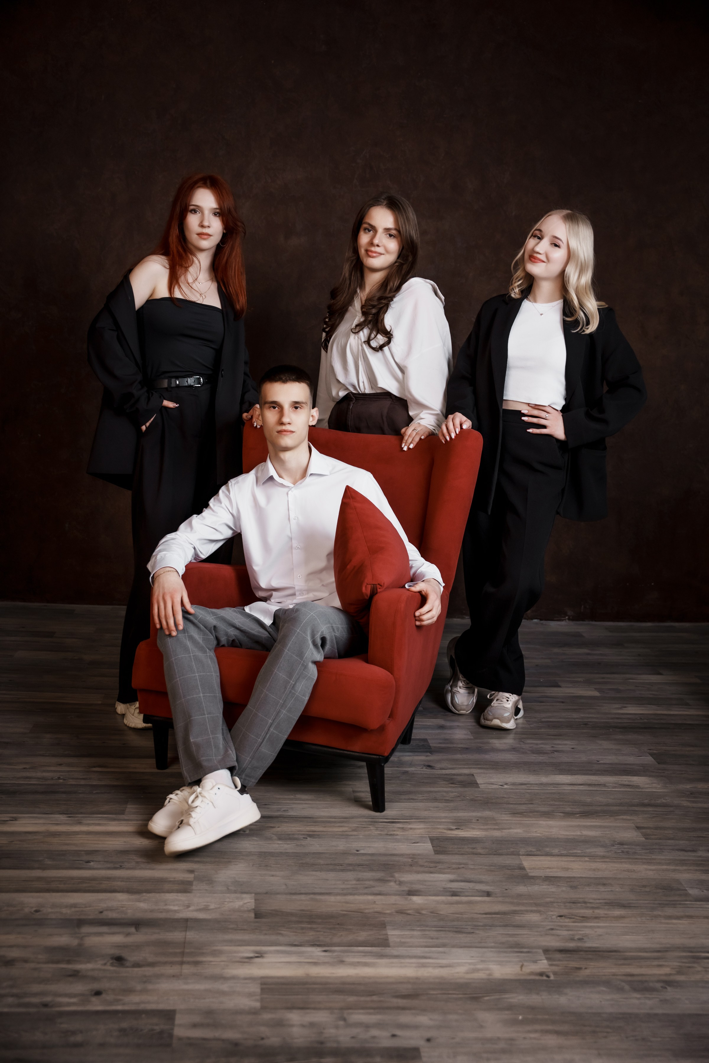 Темная локация в студия Фотоотдел. Ольга Плаксина фотограф в Саратове