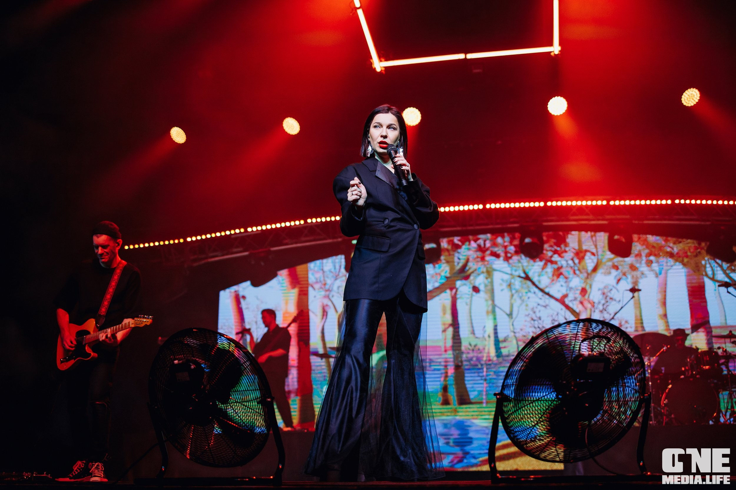 Фоторепортаж с концерта Ёлки. One Media Life: фоторепортажи, фотоотчеты с мероприятий и заведений