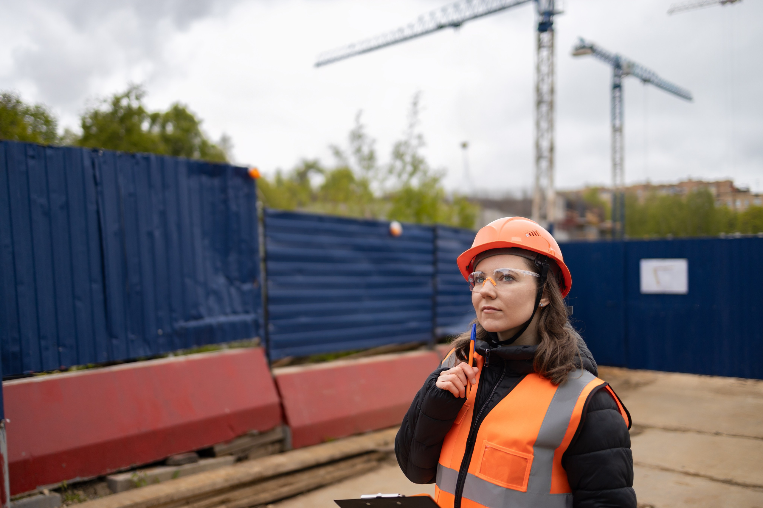 Фотосессия «Стройка» модель Ирина. Репортажный, семейный и студийный фотограф в Москве Демин Алексей