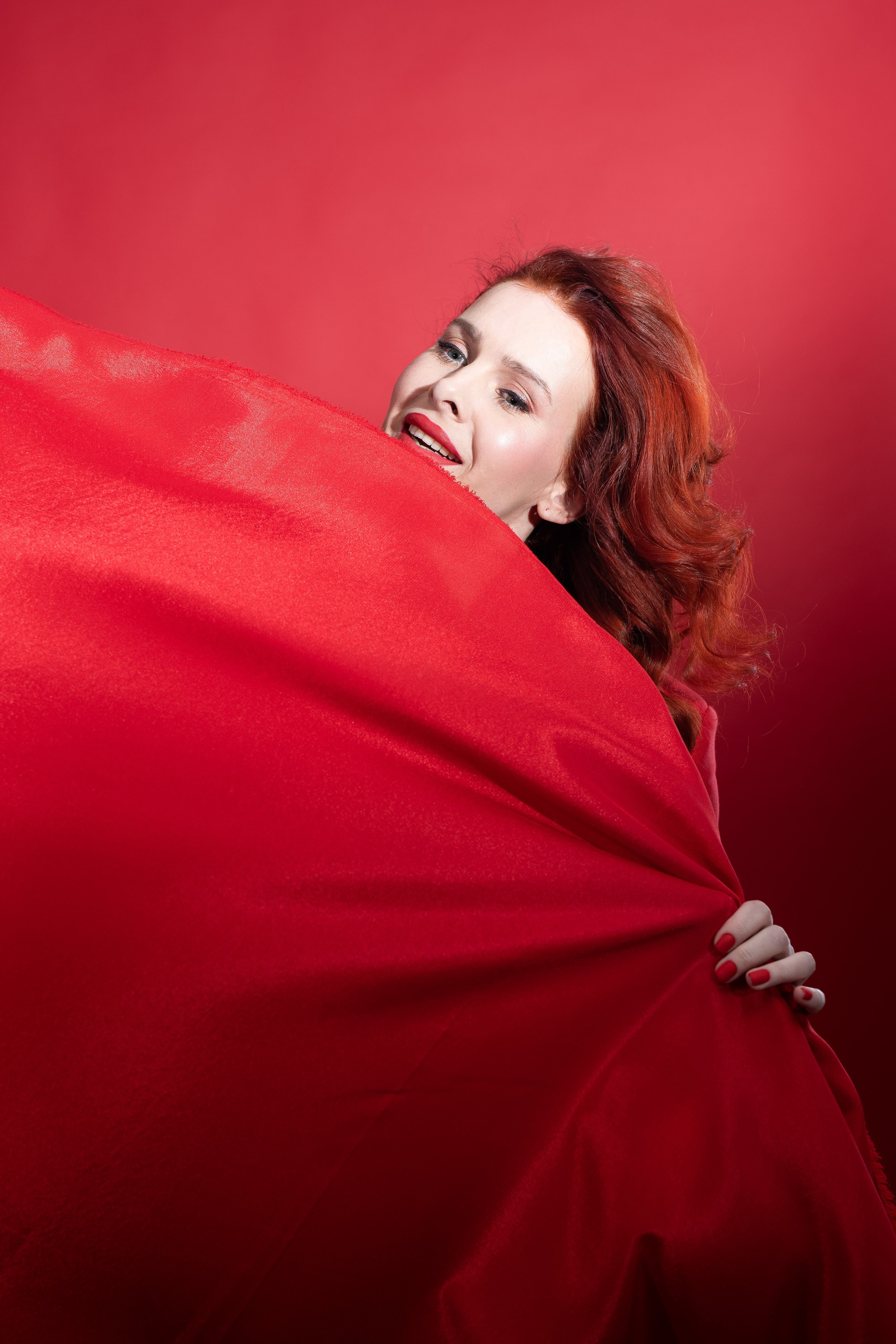 Total Red. Portrait photographer in Minsk Slava Potalakh