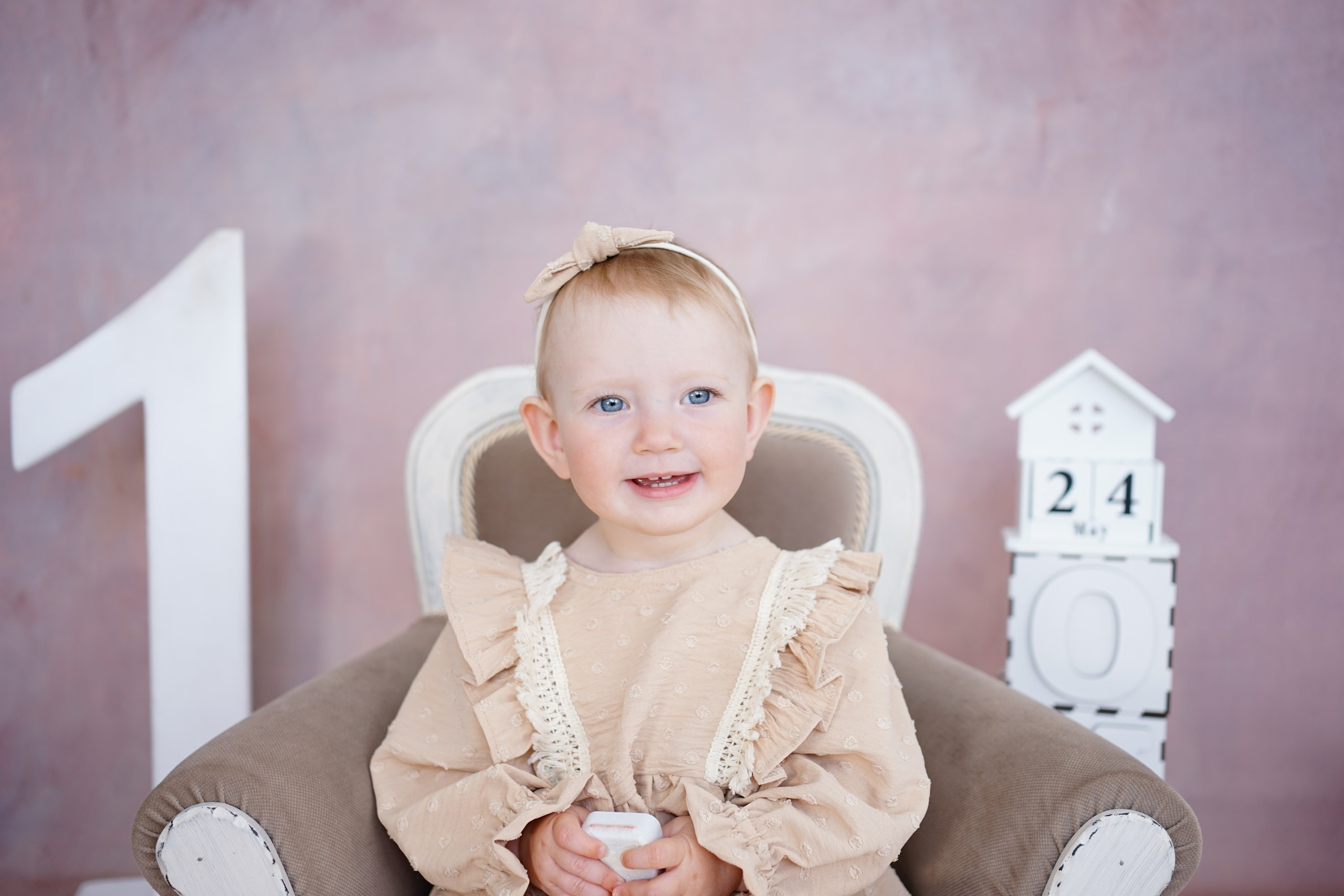 Фотозоны на ХОЛСТЕ. Детская Фотостудия ГОДОВАСИКИ в Санкт-Петербурге фотосесия на годик