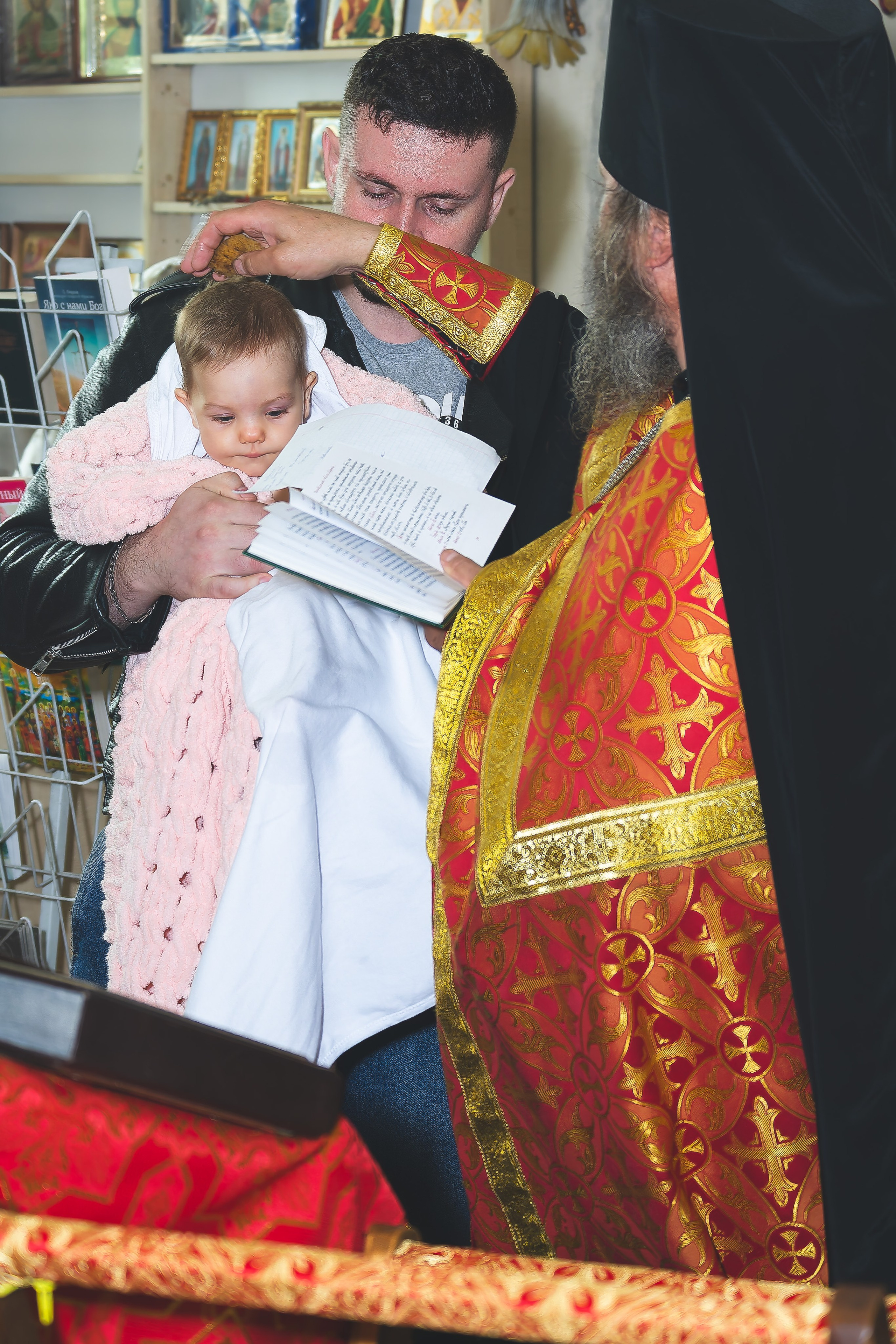 Крещение Ксении в храме Рождества Пресвятой Богородицы д. Щербинино. Фотограф Евгений Егоров