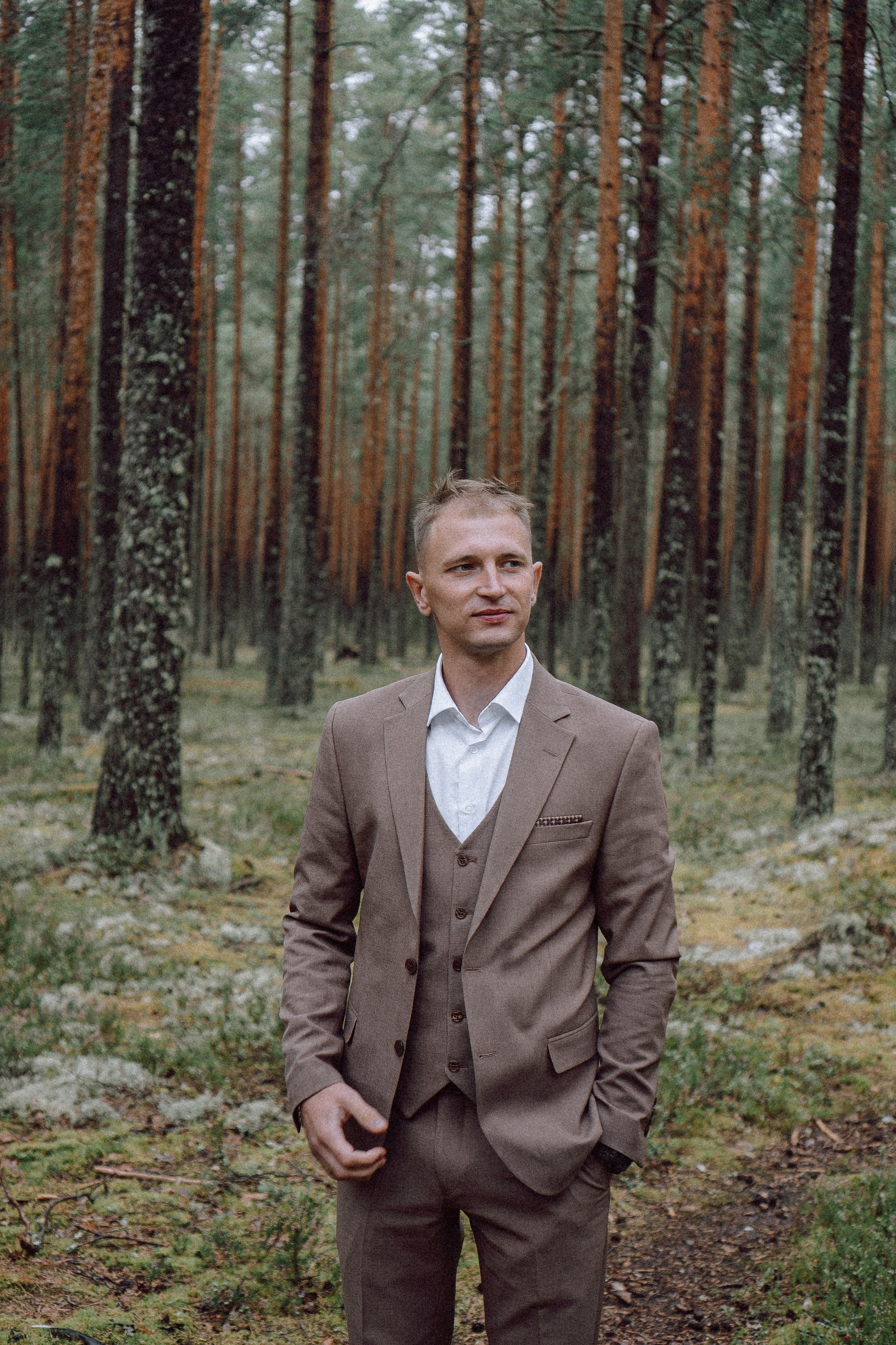 СВАДЕБНАЯ ФОТОСЕССИИЯ ПАРЫ В ГОРОДЕ ПРИОЗЕРСК В СОСНОВОМ ЛЕСУ И С ПИКАПОМ. Профессиональный фотограф, Санкт-Петербург — Виктория Богомолова