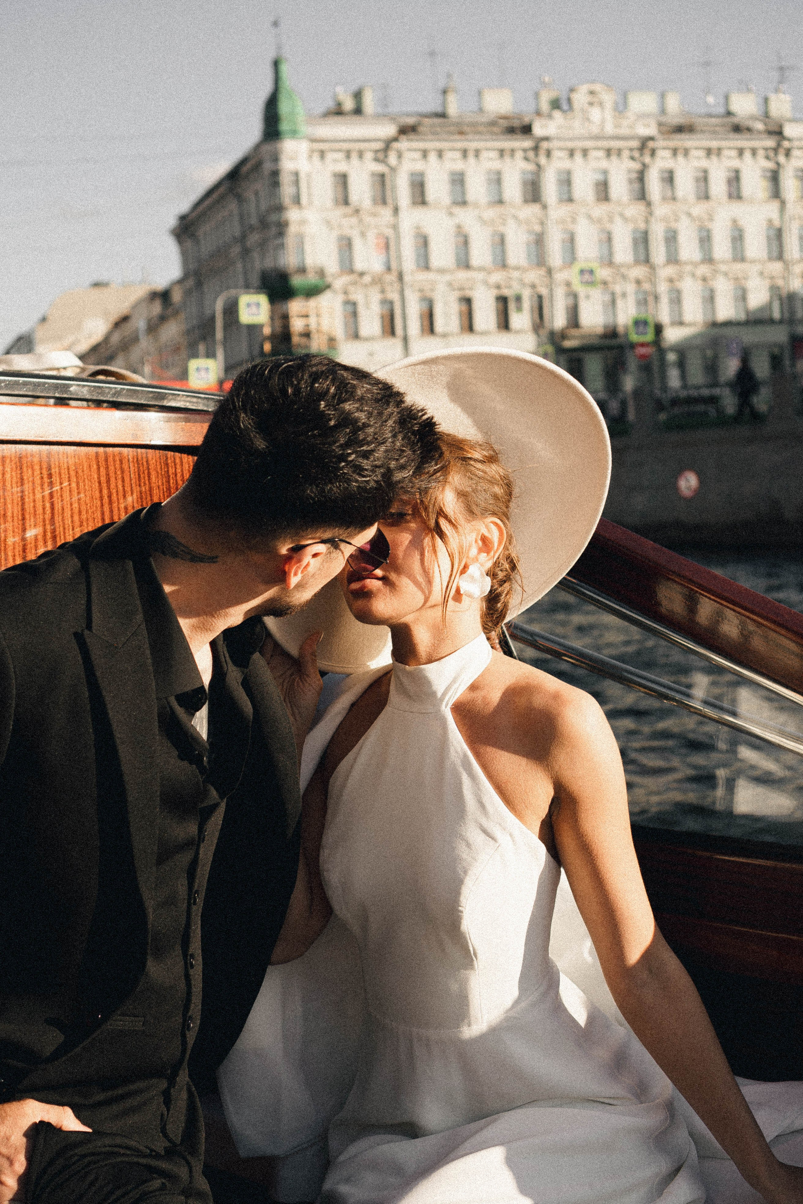 СВАДЕНБНАЯ СЬЕМКА НА КАТЕРЕ ПО КАНАЛАМ САНКТ-ПЕТЕРБУРГА И В АКВАТОРИИ НЕВЫ. Профессиональный фотограф, Санкт-Петербург — Виктория Богомолова