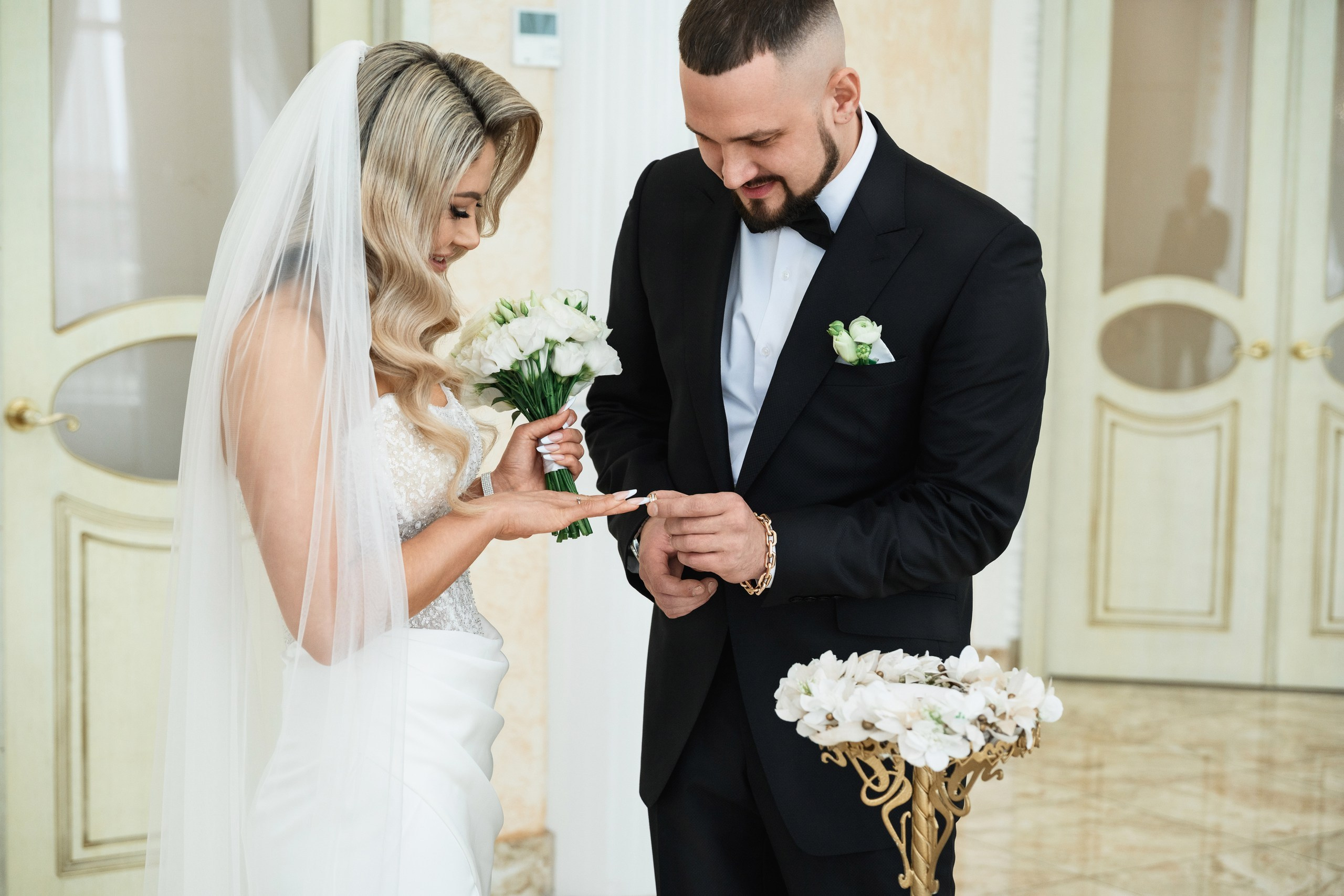 Фотосессия свадьбы в Петропавловске-Камчатском, Свадебная фотосессия в Петропавловске-Камчатском, Свадебная фотосессия в студии в Петропавловске-Камчатском, Красивые свадебные фотосессии в Петропавловске-Камчатском, Свадебная фотосессия цена в Петропавловске-Камчатском