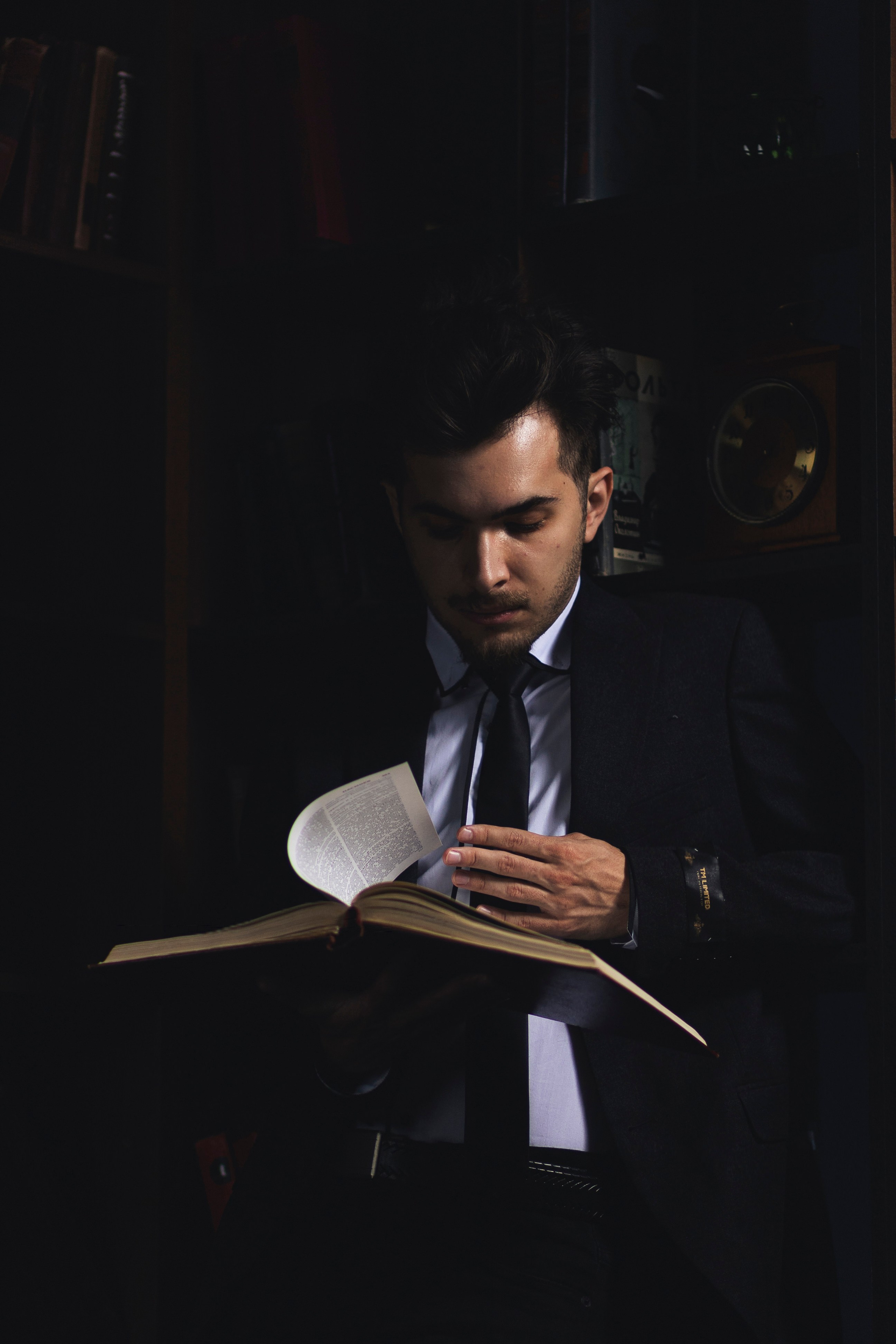 Мужской портрет в студии. Фотограф Каримов Виктор