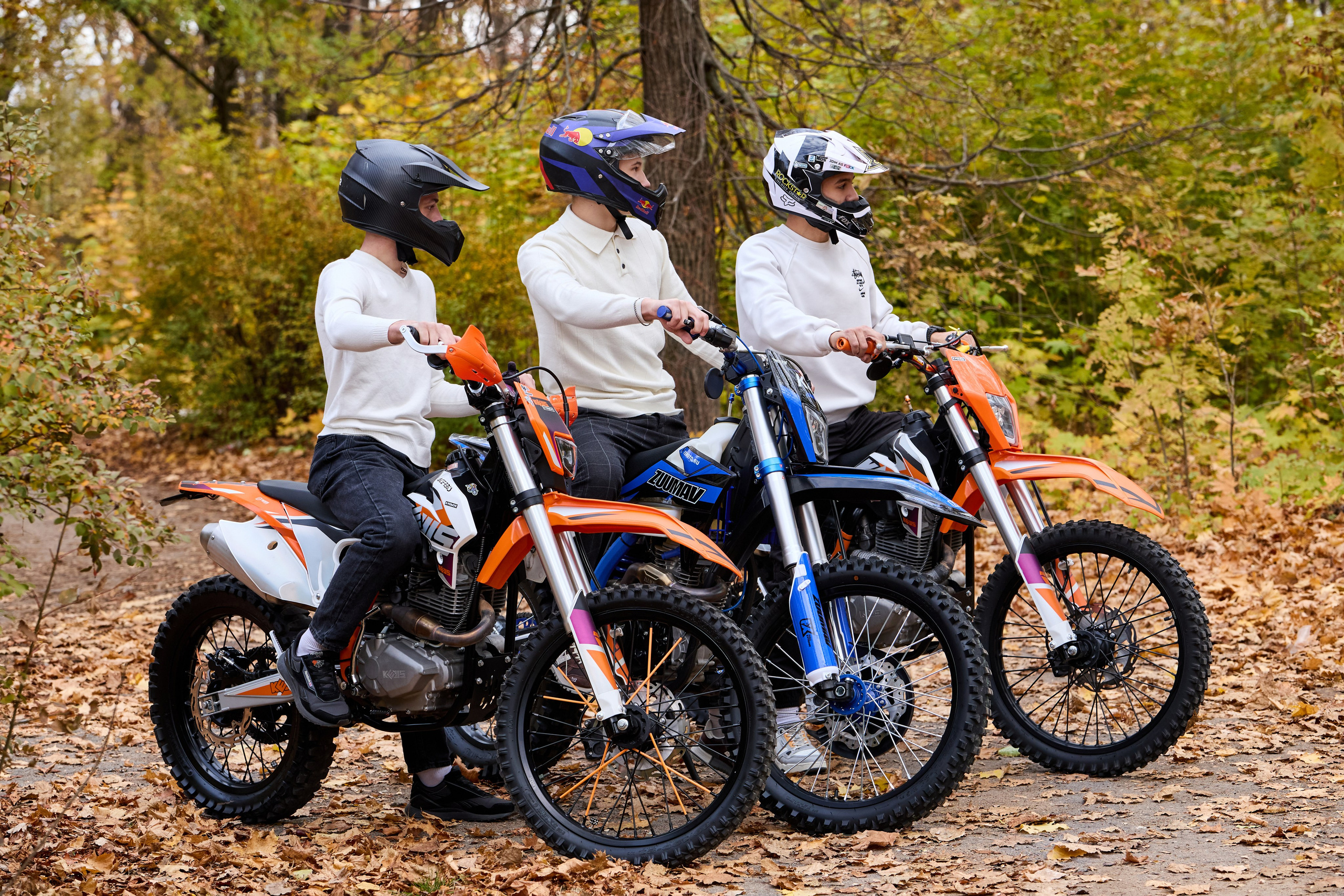 ШКОЛЬНИКИ. АМВРОСИЕВКА. ПАРК. Фотограф Татаринов Андрей (Донецк / Макеевка)