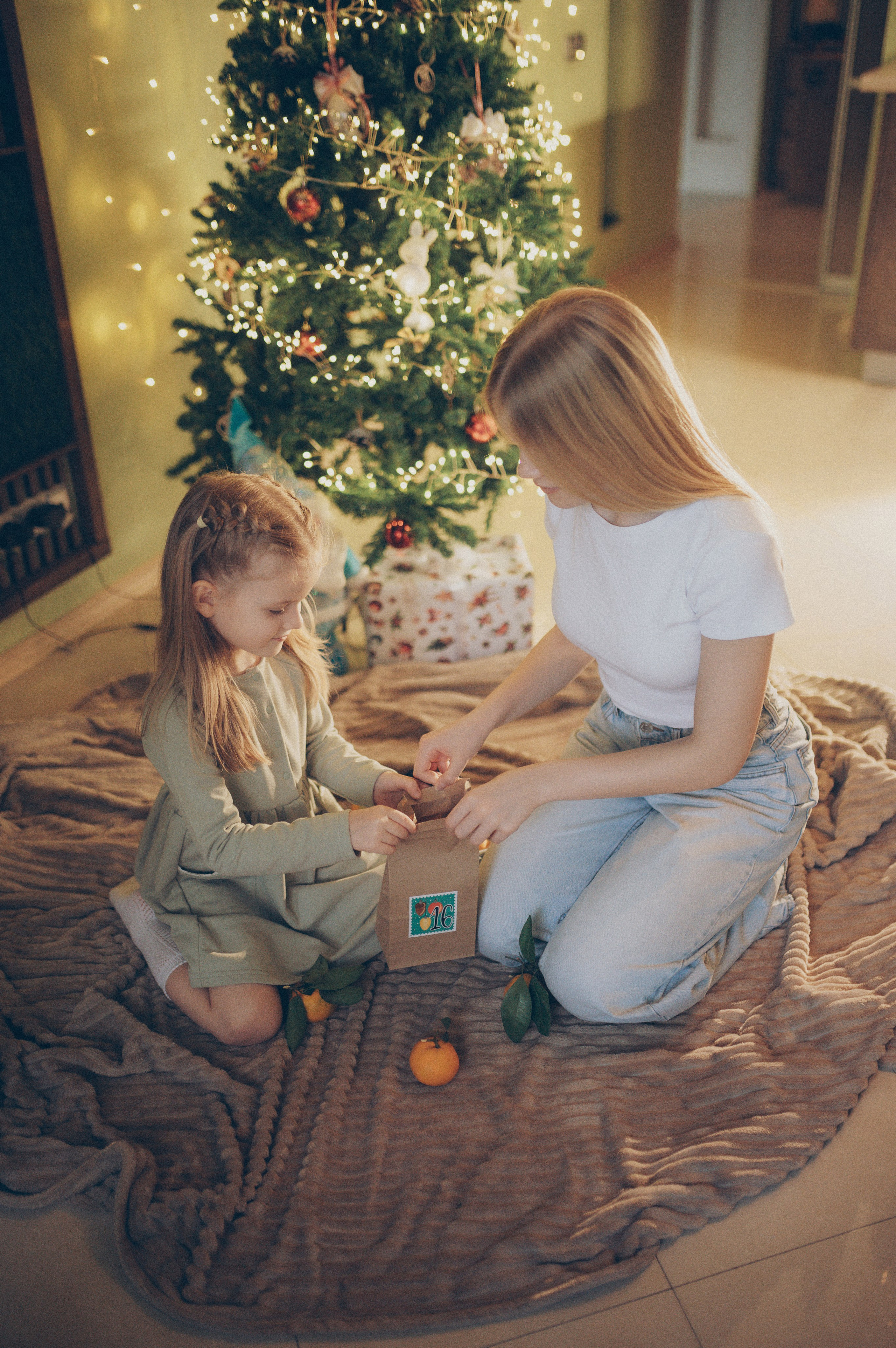 Тася, Соня, Женя и Илья (новогодняя домашняя). Фотограф, г. Лесной Свердловской области