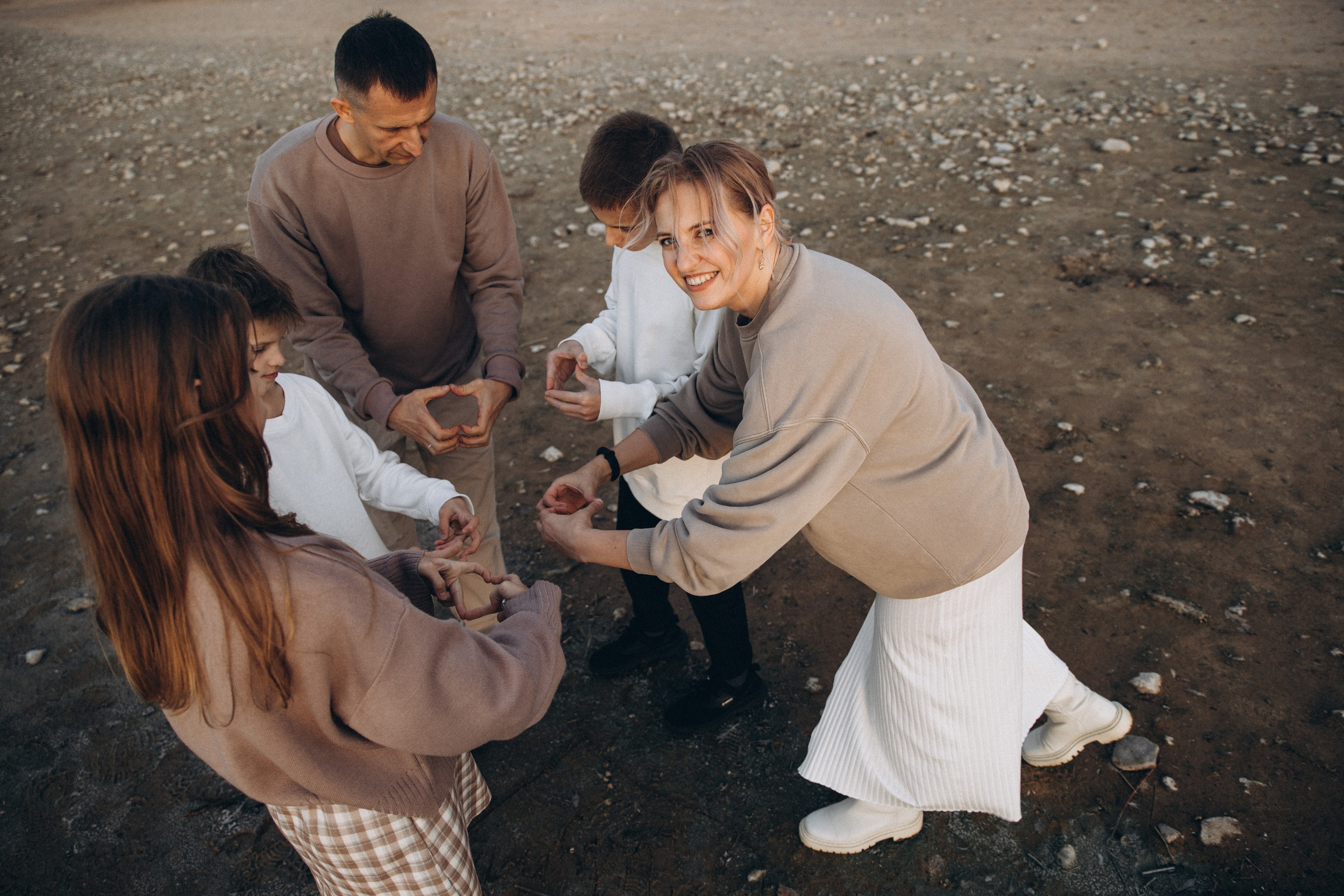 Большая семья на маленьком море. Репортажный и детский фотограф в Минске