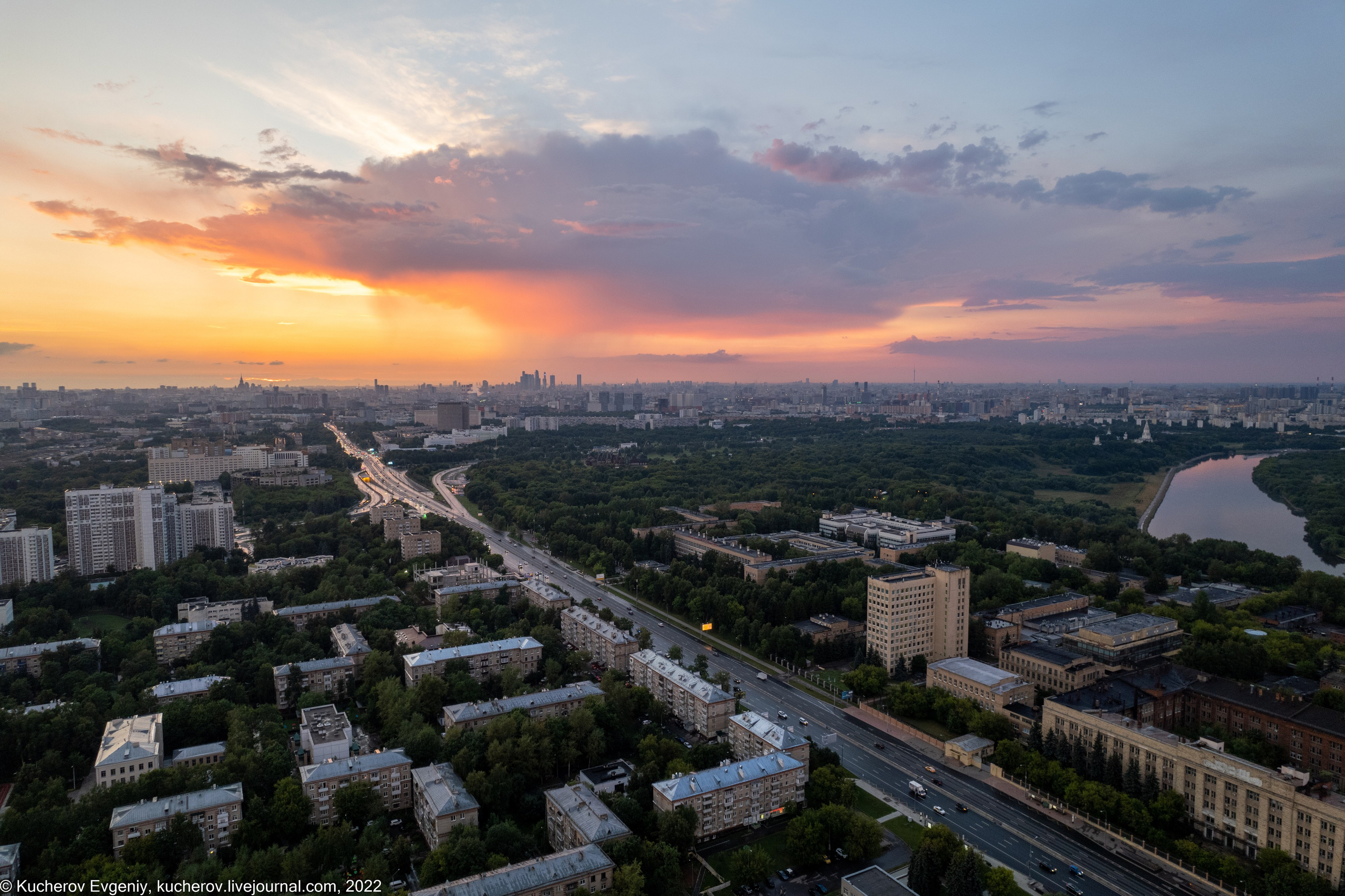 Москворечье. Закат и дождь. Кучеров Евгений. Фотограф