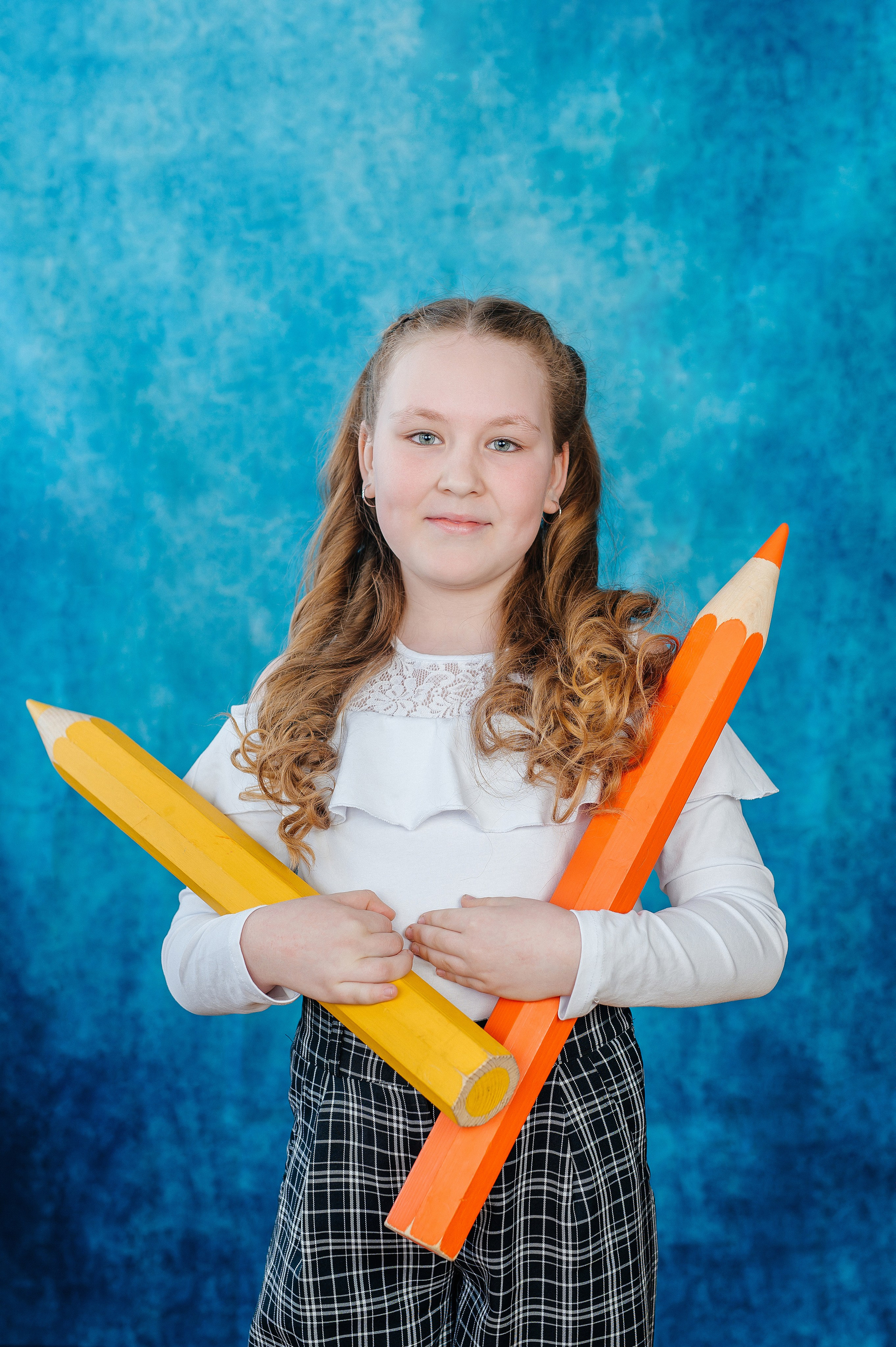 Портреты на голубом фоне. Семейный фотограф в Барнауле